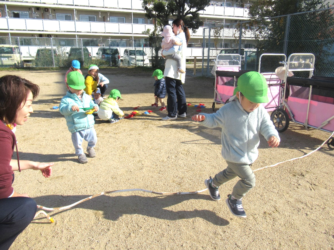 ロープを使って遊んでみよう！上手にジャンプできたよ♪