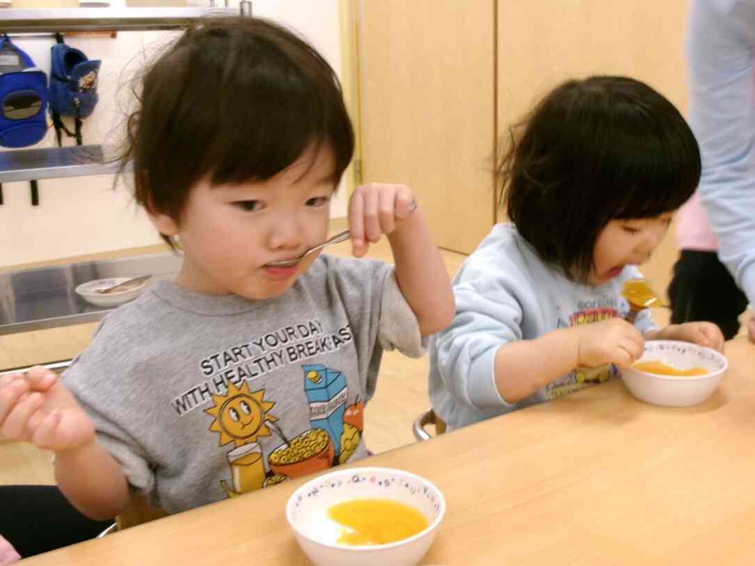 今日のおやつは、オレンジ果汁入りの人参ゼリー☆彡オレンジの味がする！と好評でした(*^-^*)