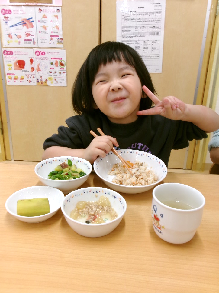 今日の給食はひな祭りメニュー♪菜の花も美味しいよ！