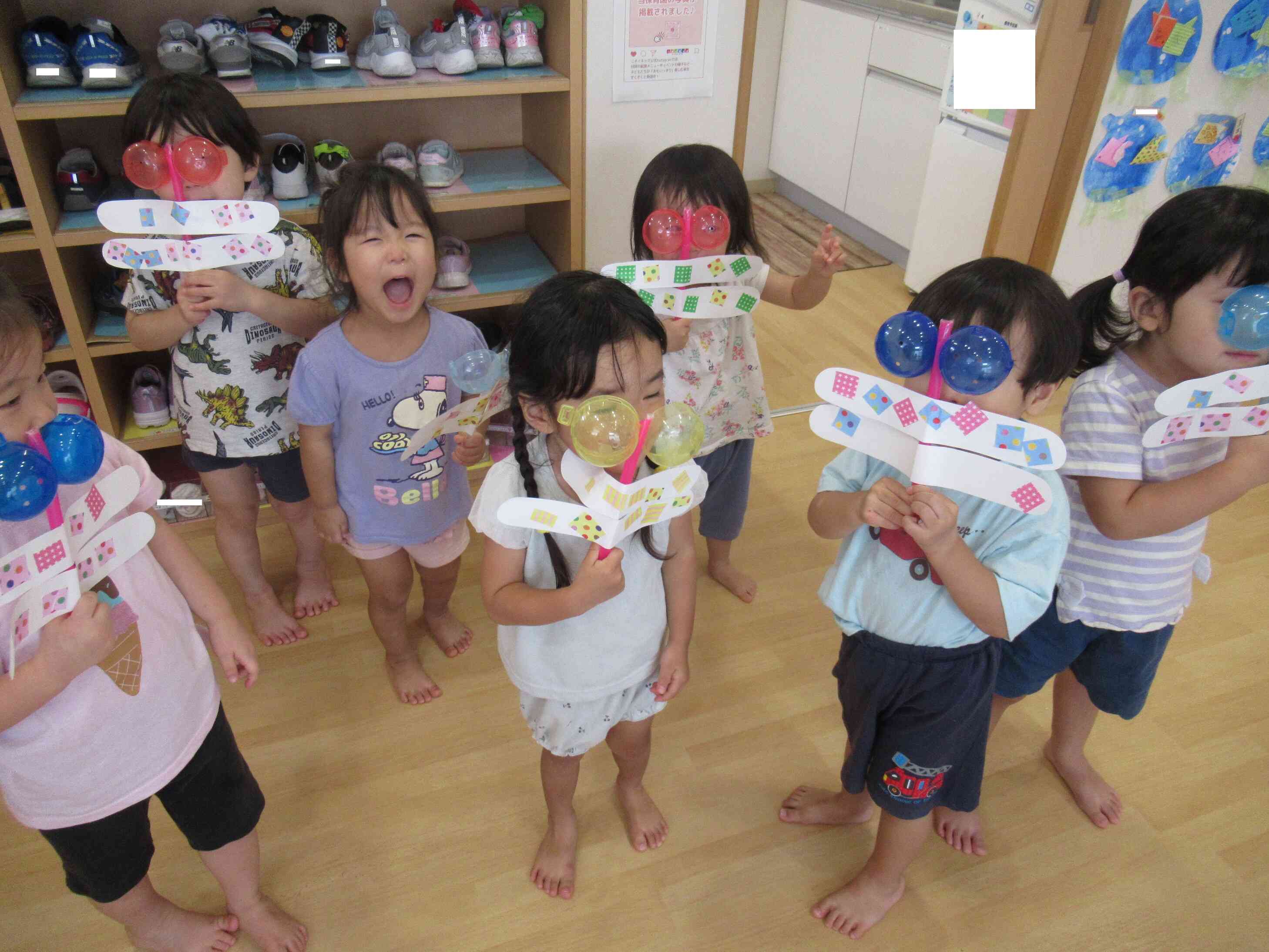 うさぎ組さん（２歳児クラス）もとんぼさんと園内散歩