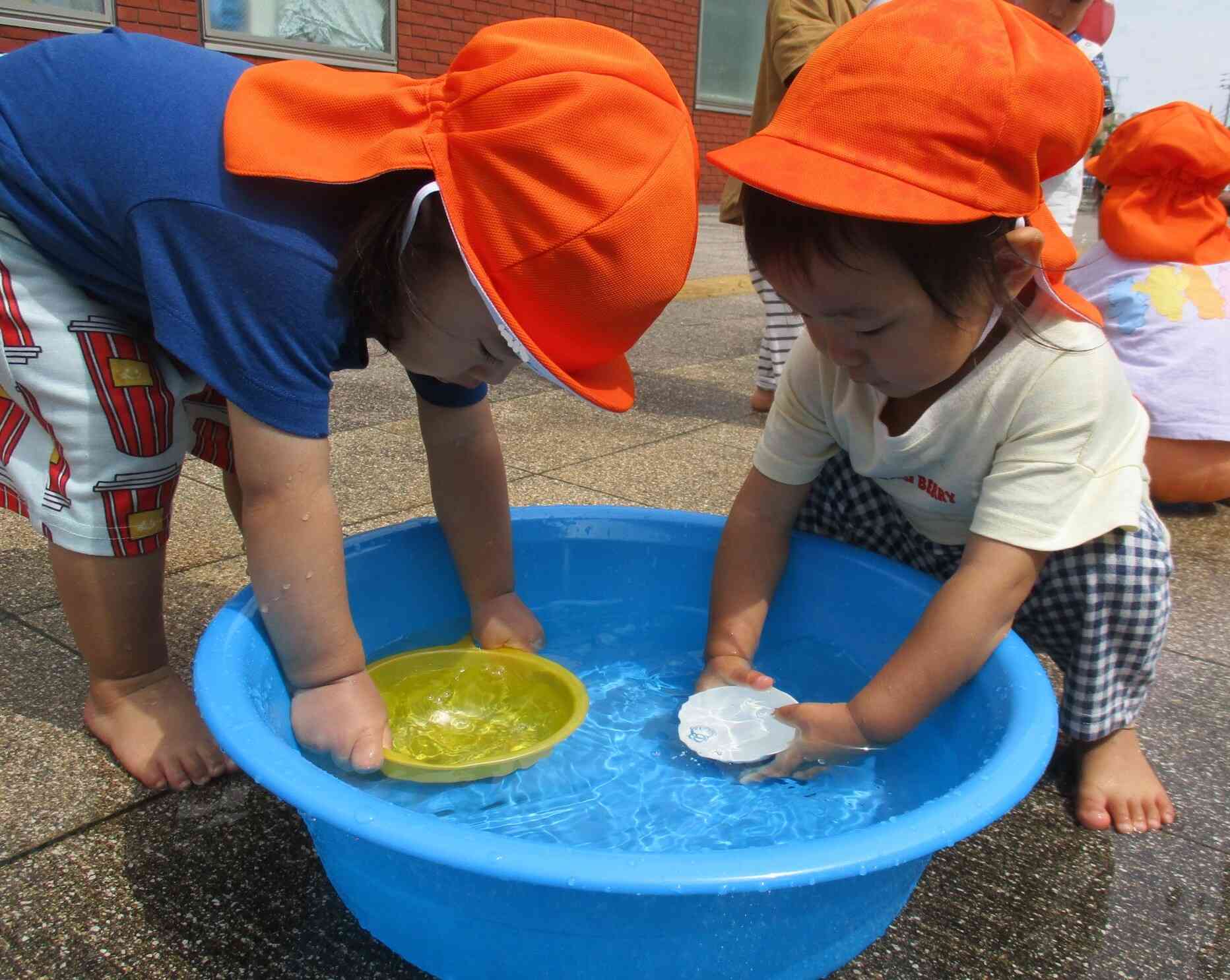 あひる組の水遊び！！（１歳児クラス）