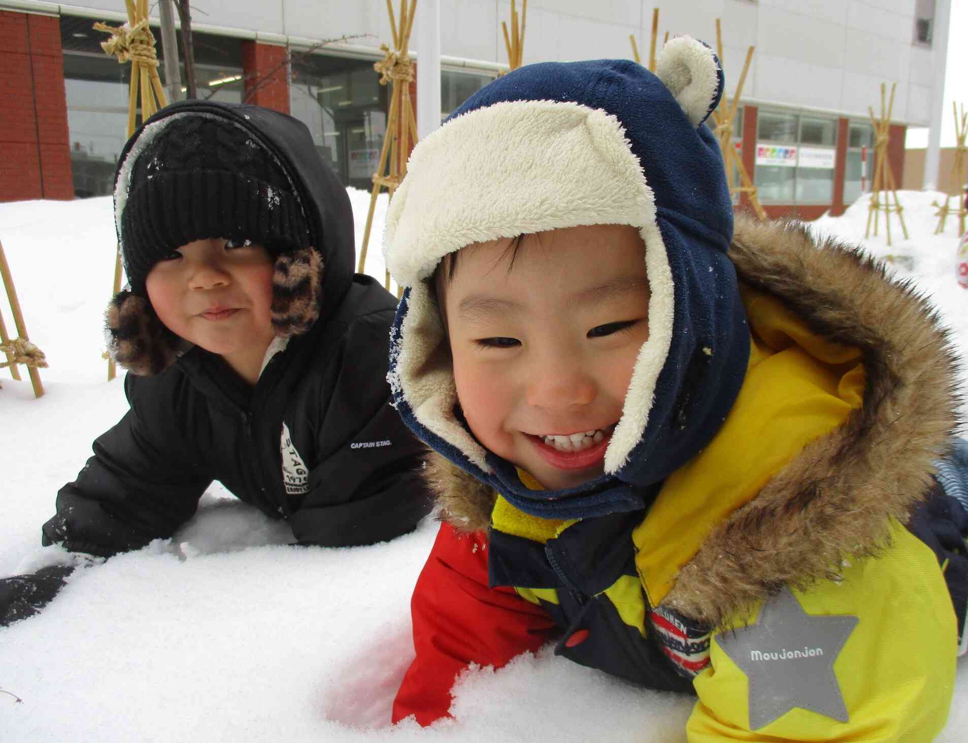 あひる組の雪あそび♪()