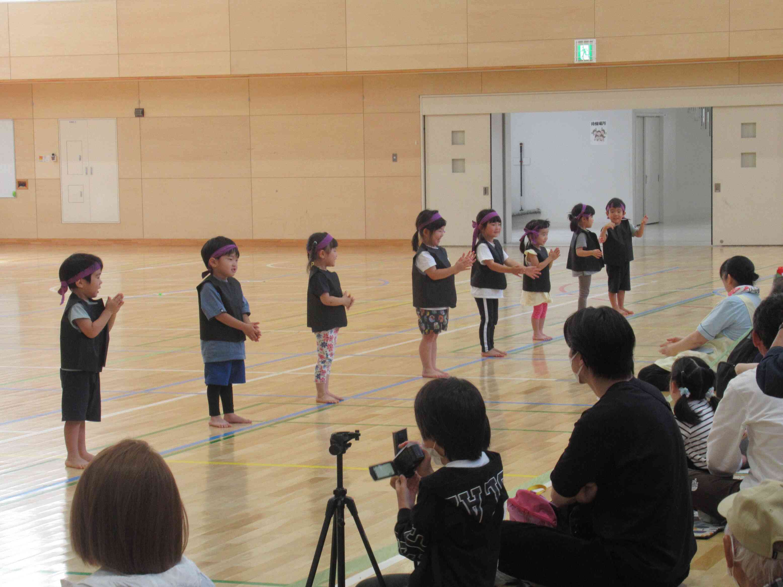 3歳児お遊戯。　かっこよく踊ったよ！