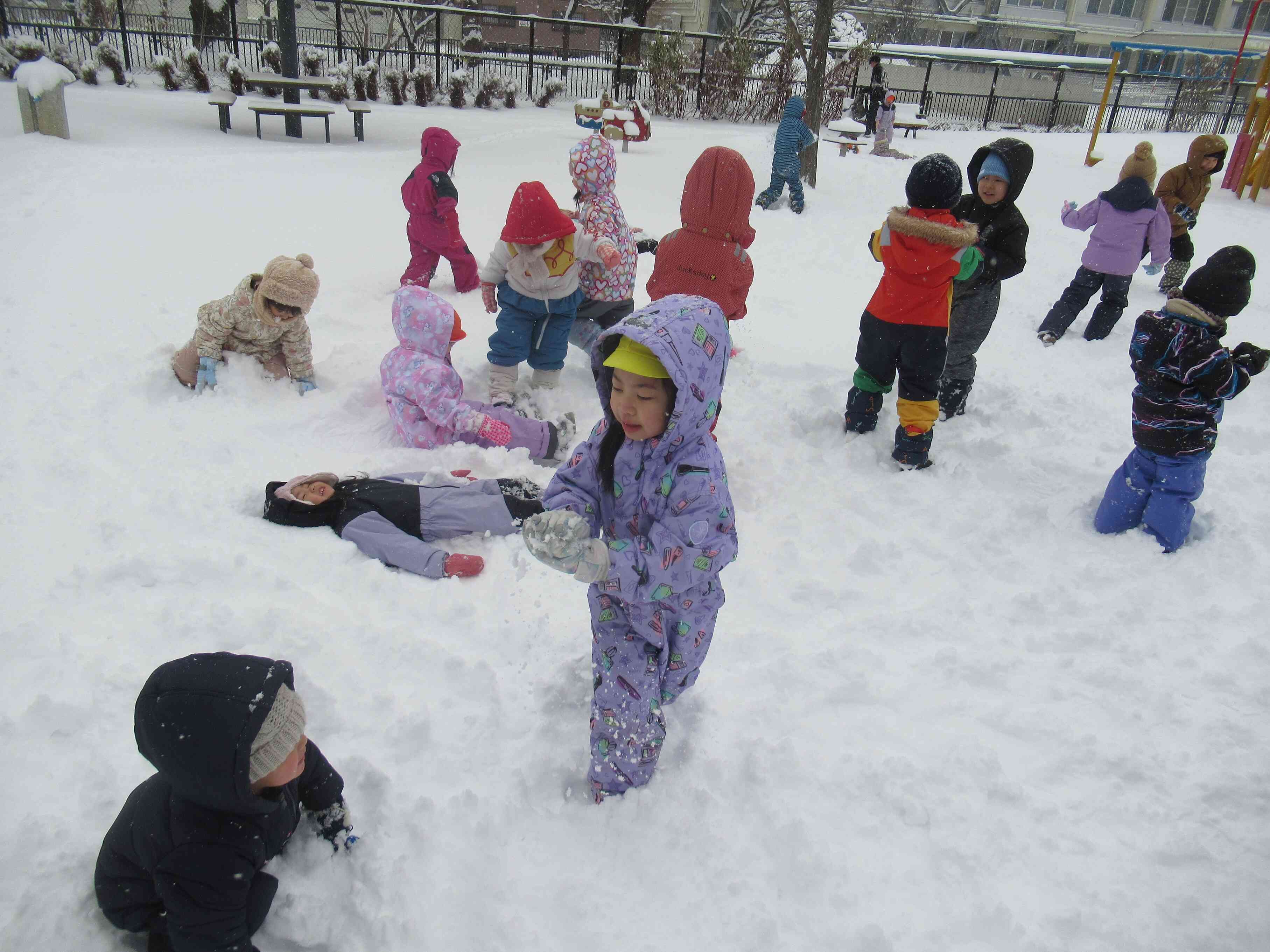 雪遊び