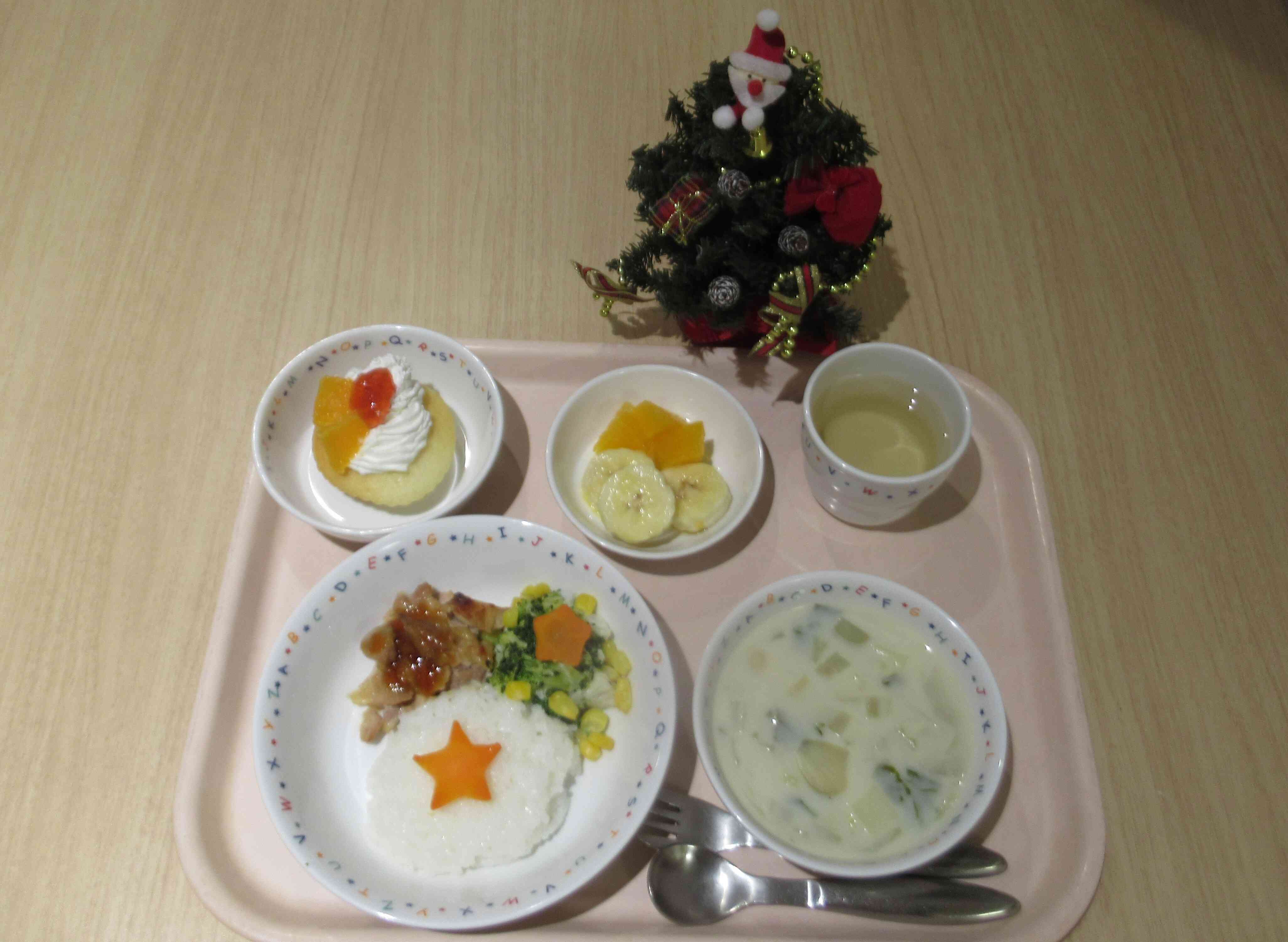 12月24日（火）の給食　クリスマスメニュー