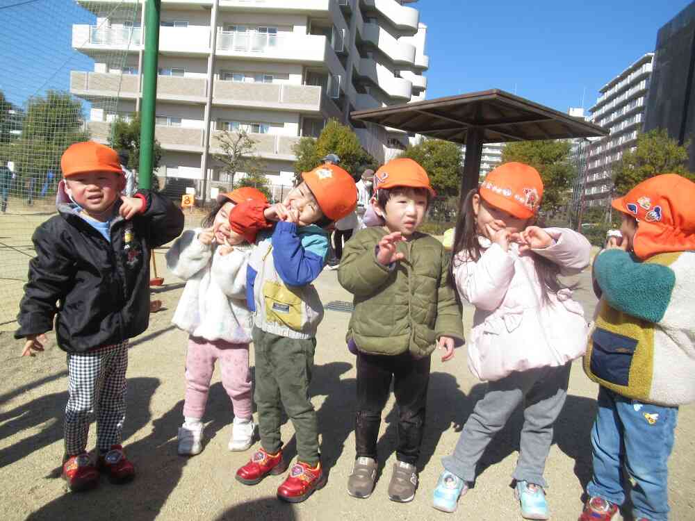 うさぎ組戸外遊びの様子