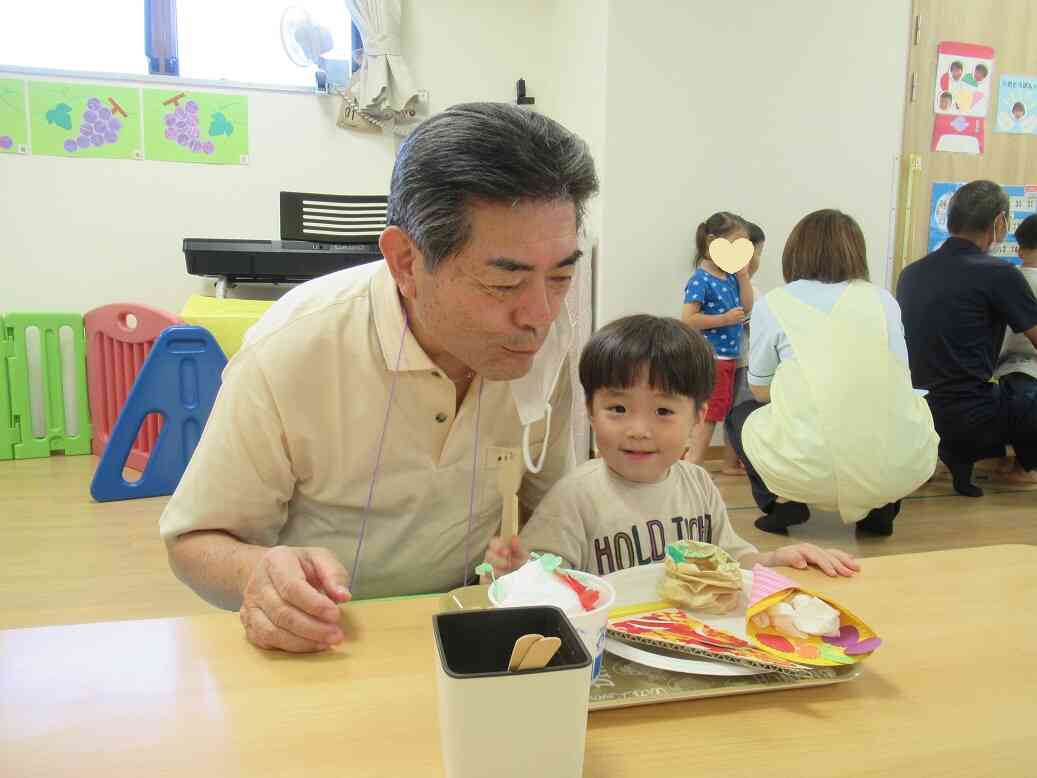 一緒に食べるの楽しいね！！どうぞ～♪