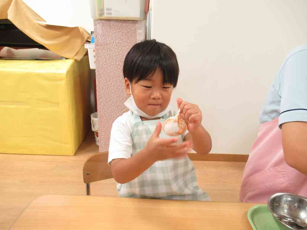 自分で握ったおにぎり～♪食べるのが楽しみですね！！