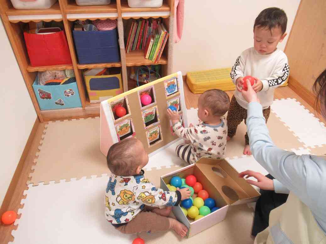 ひよこ組さんの豆まき遊びの様子です！！