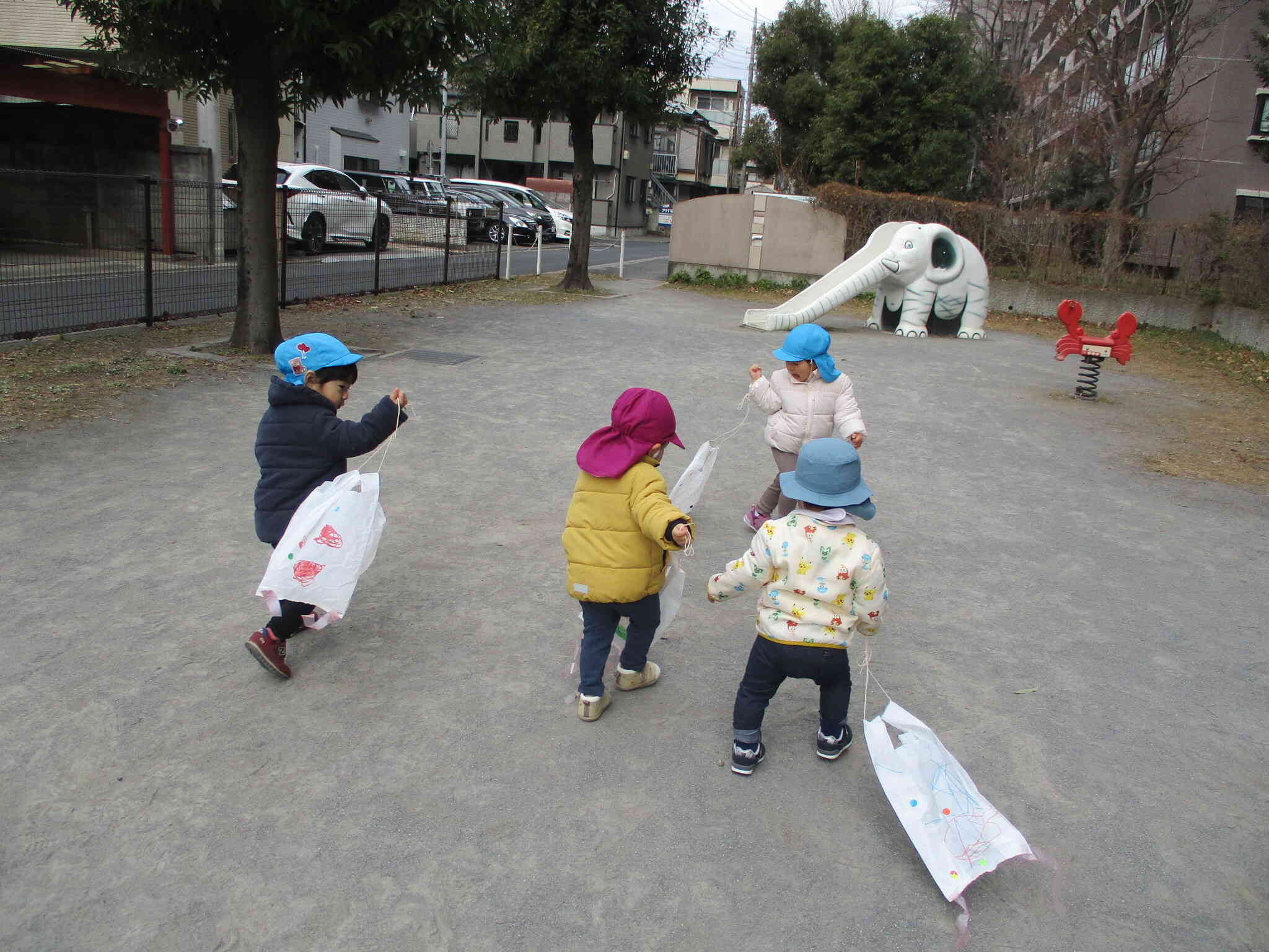 公園で早速、たこあげしたよ～