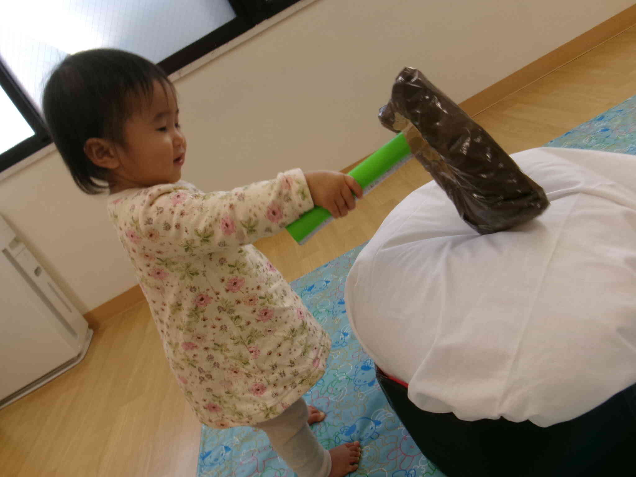 もちつき、ぺったん！(0歳児)