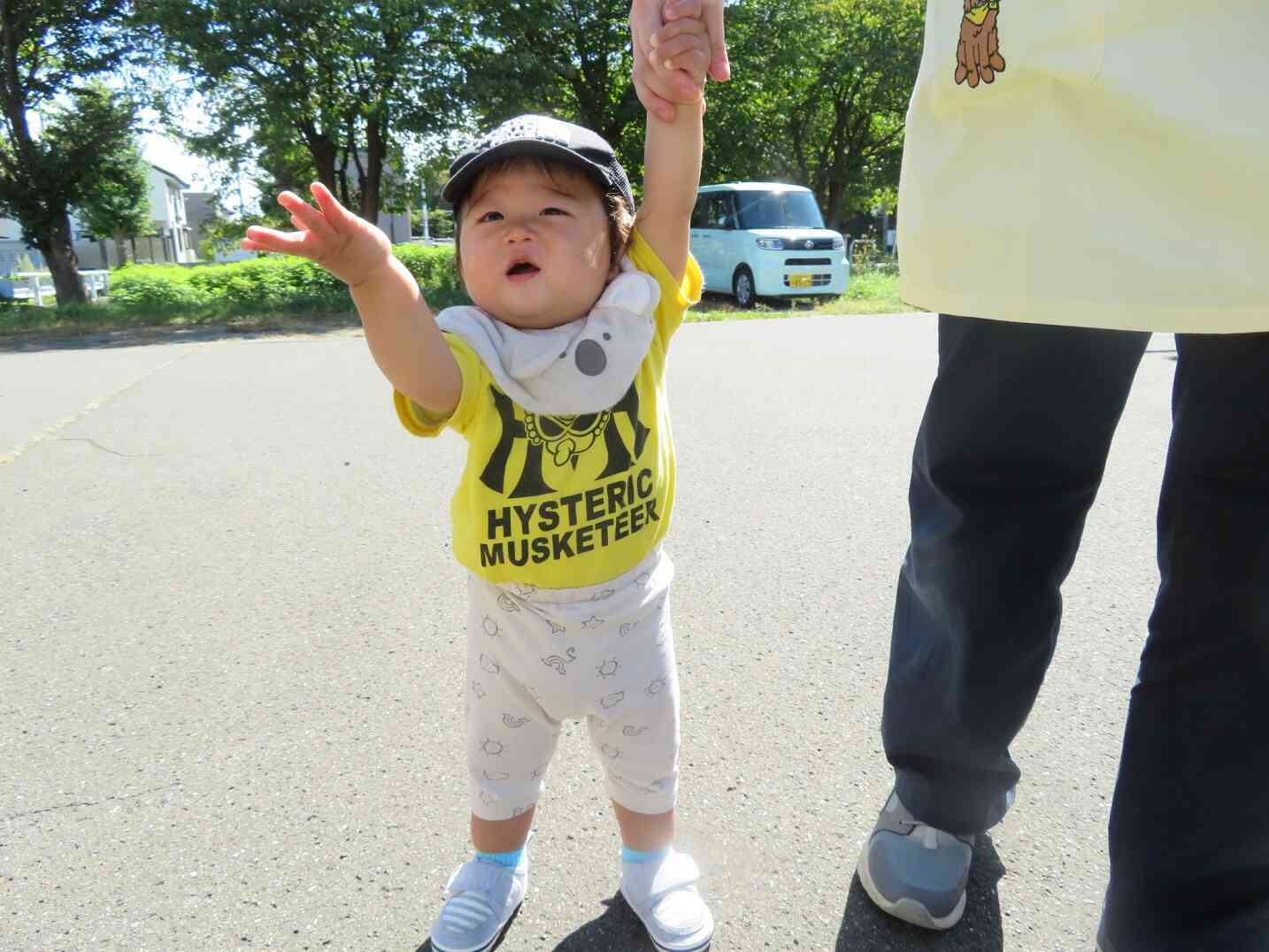 靴を履いて１歩ずつ進みます。のんびり楽しむ秋のお散歩♪