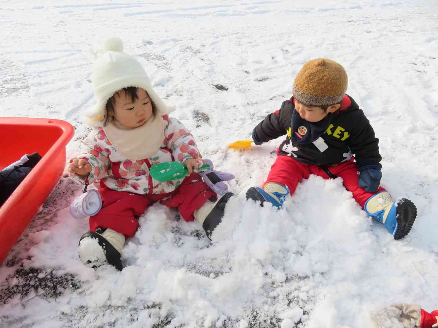 雪遊びはこれからが本番です♪おもいっきり楽しもうね。