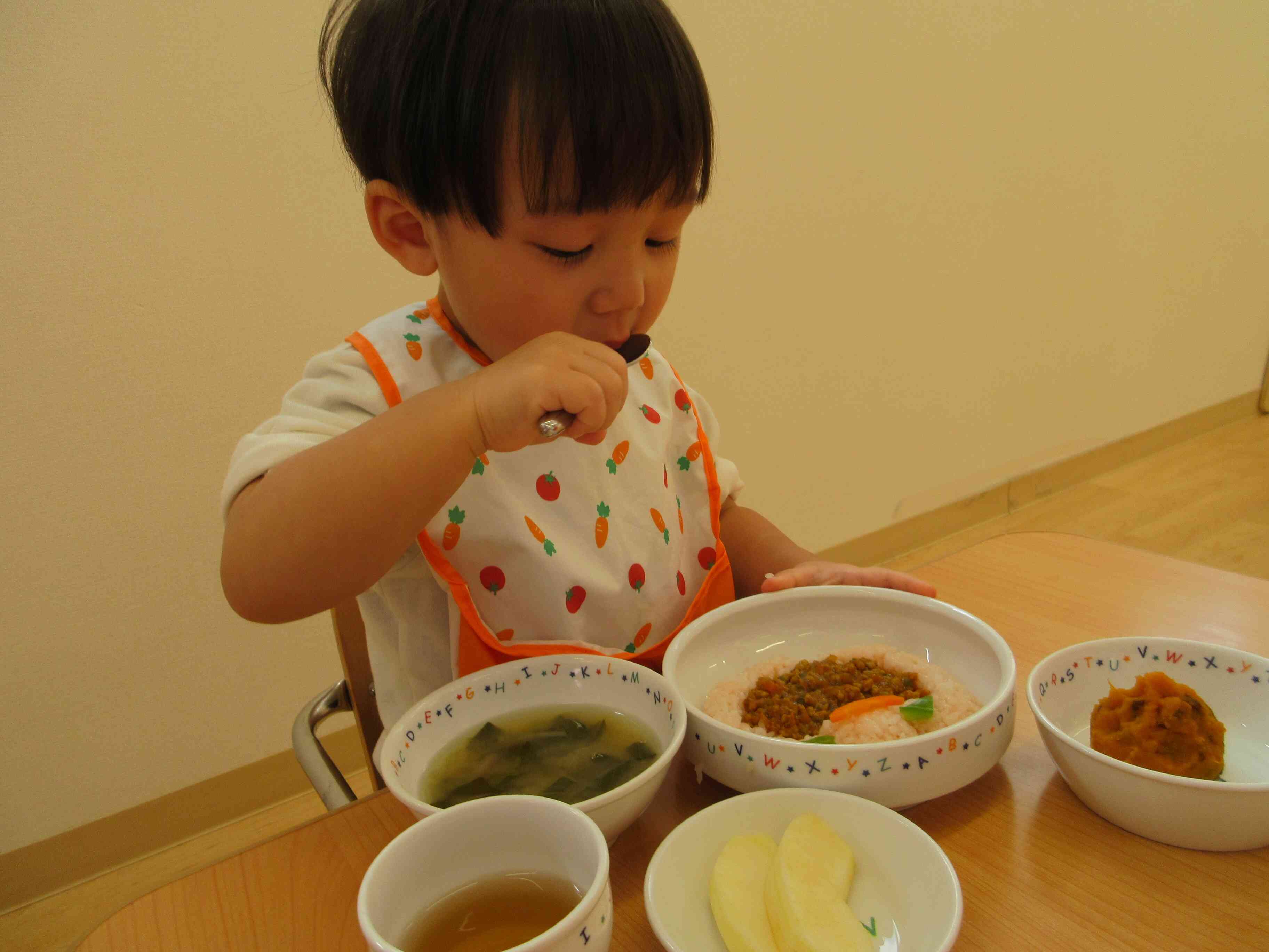 給食はハロウィンカレーでした