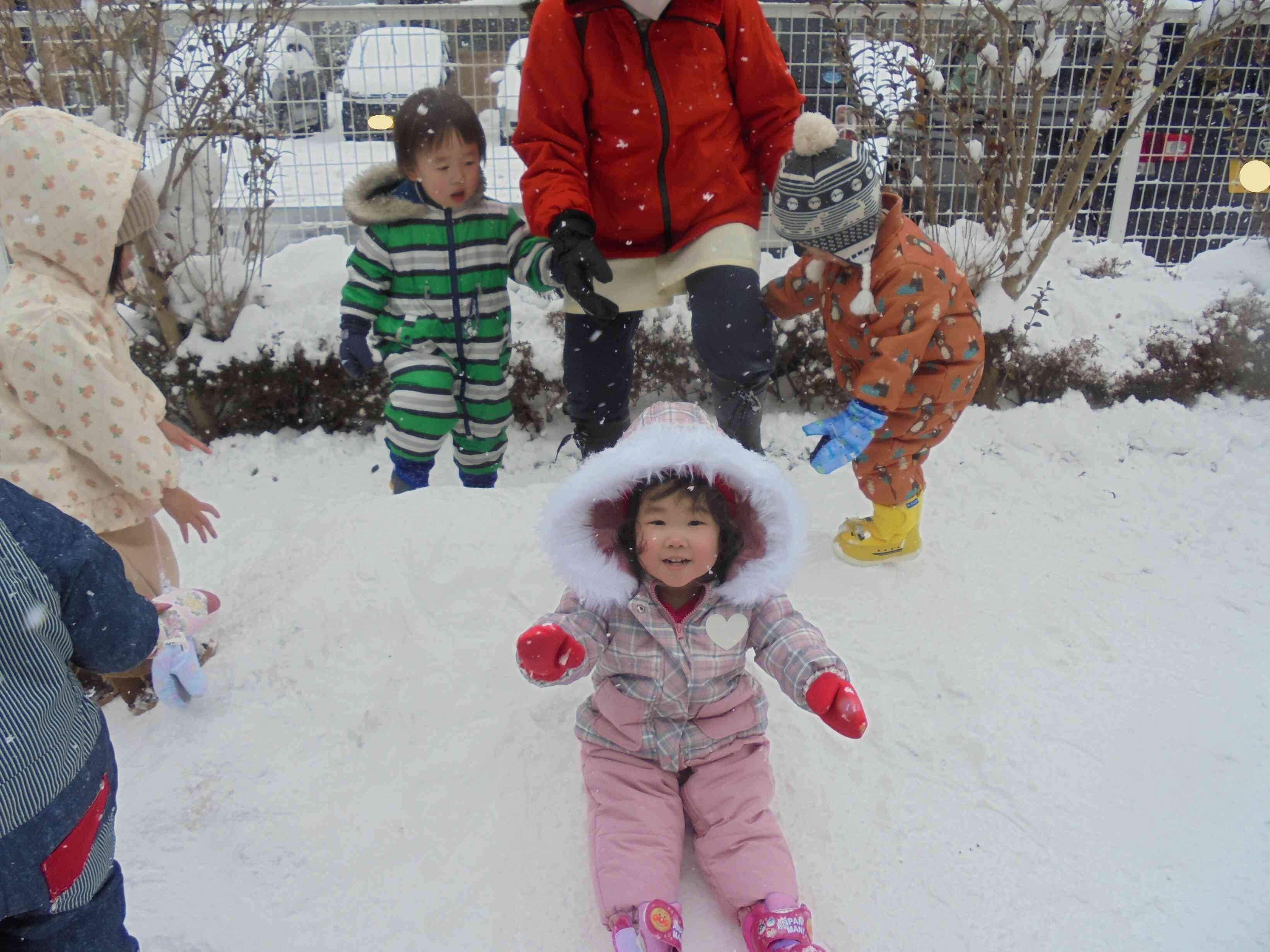 雪のすべり台、楽しいよ～