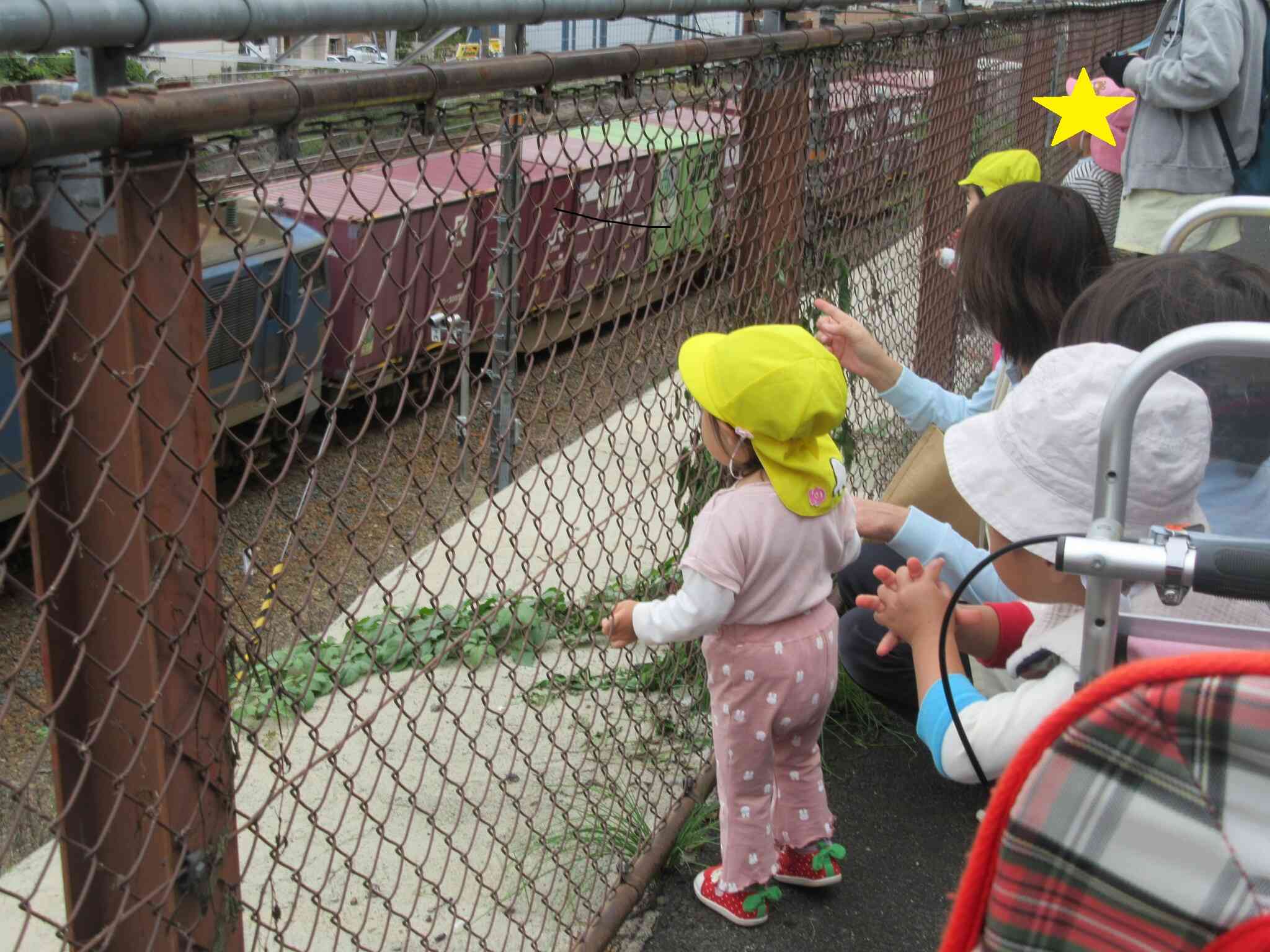 貨物列車しゅっしゅっしゅー♪