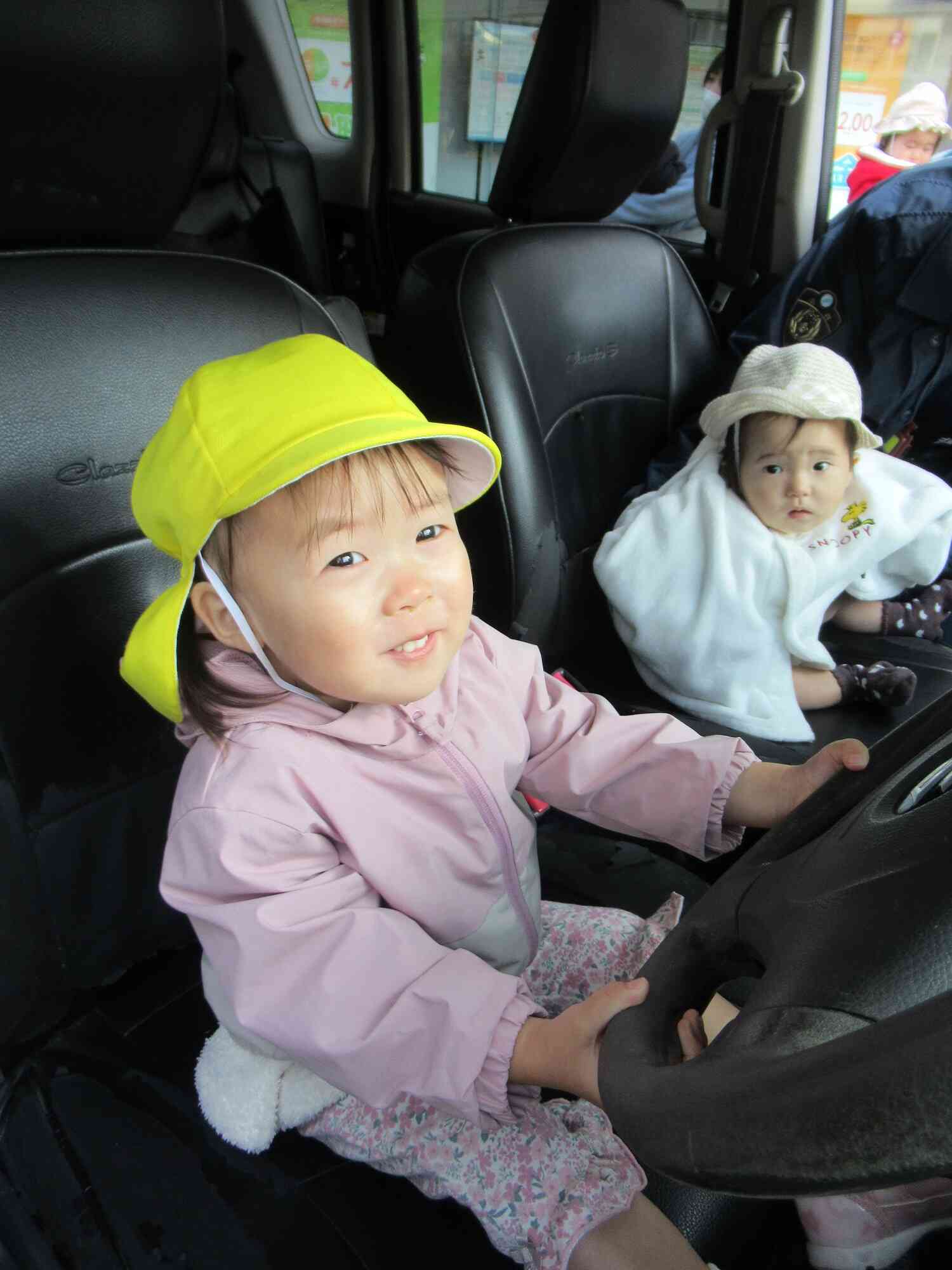 パトカーの運転席に乗せてもらったよ！