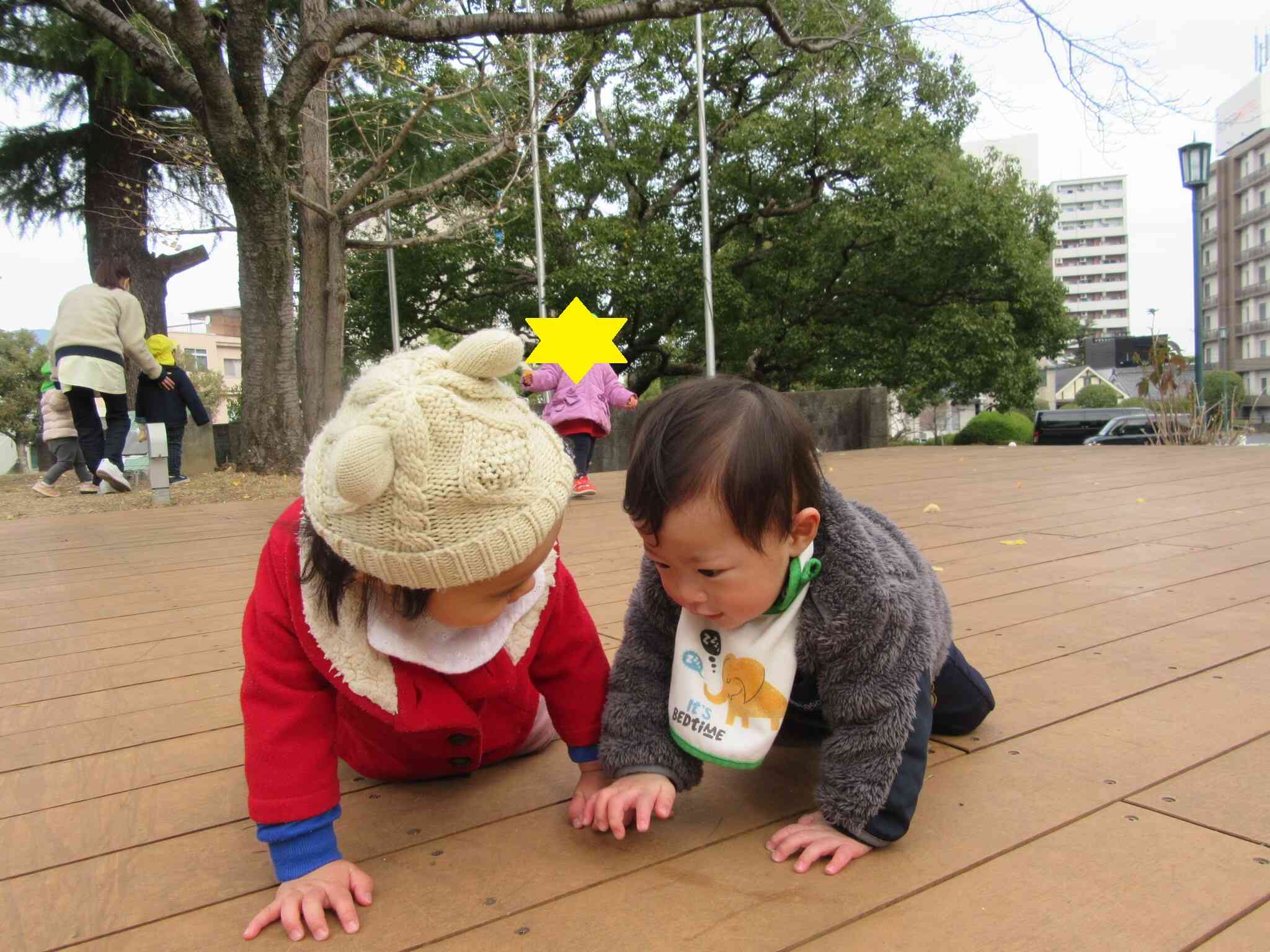 ハイハイ競争だ！よーいどん☆