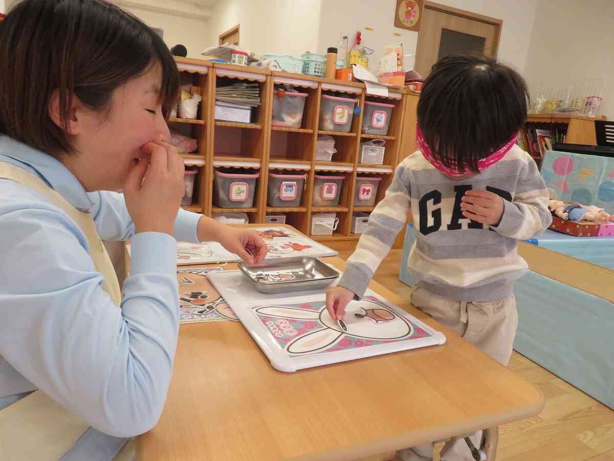 ぼくもやりたーい♪目隠し福笑いにも挑戦！