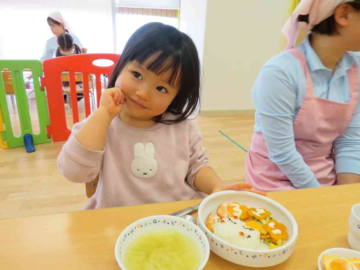 お給食には大好きなネコちゃんが登場♡いただきます～