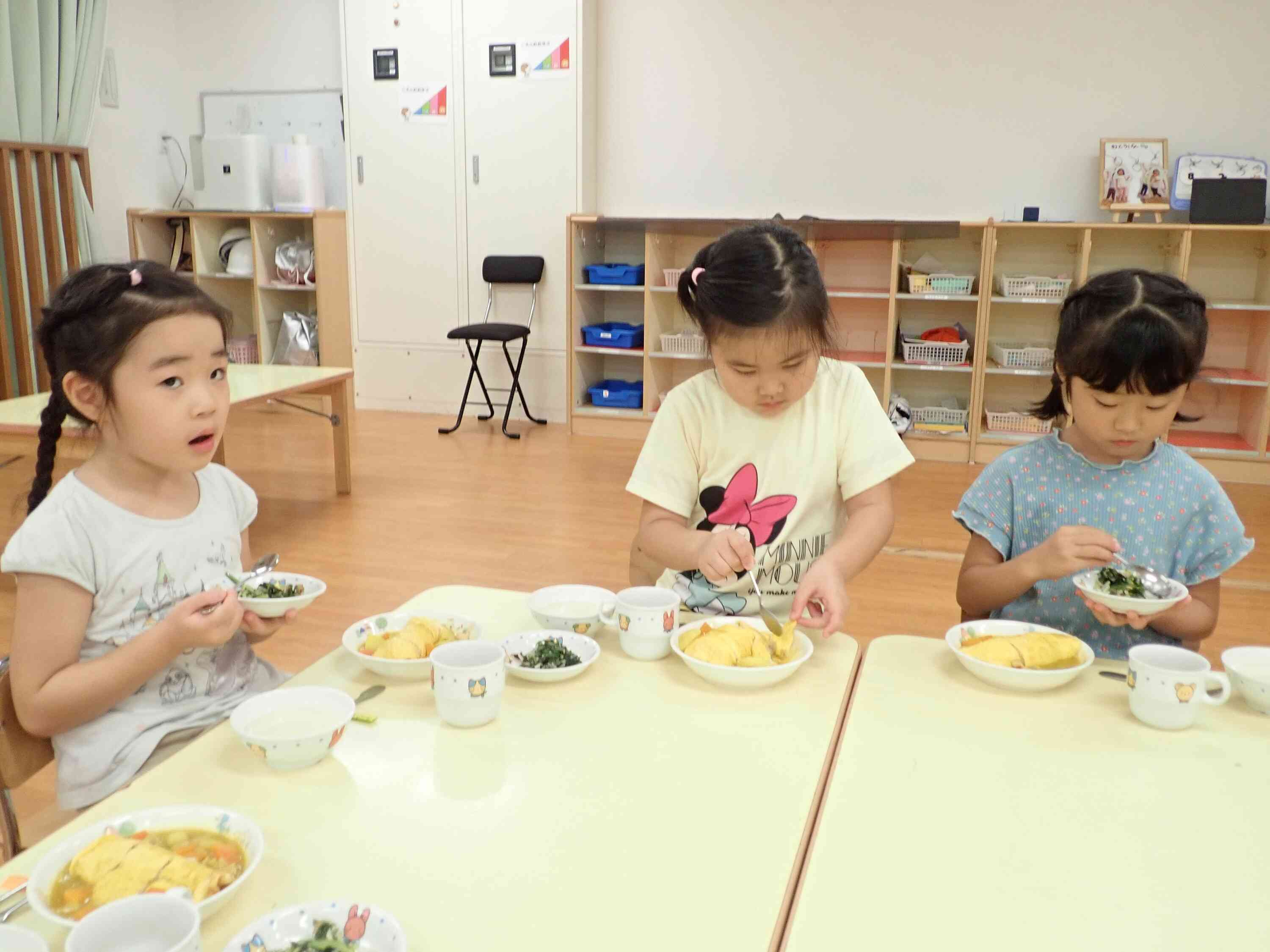 夜のお楽しみ会でみんなで夕飯食べてとっても美味しかったよ！