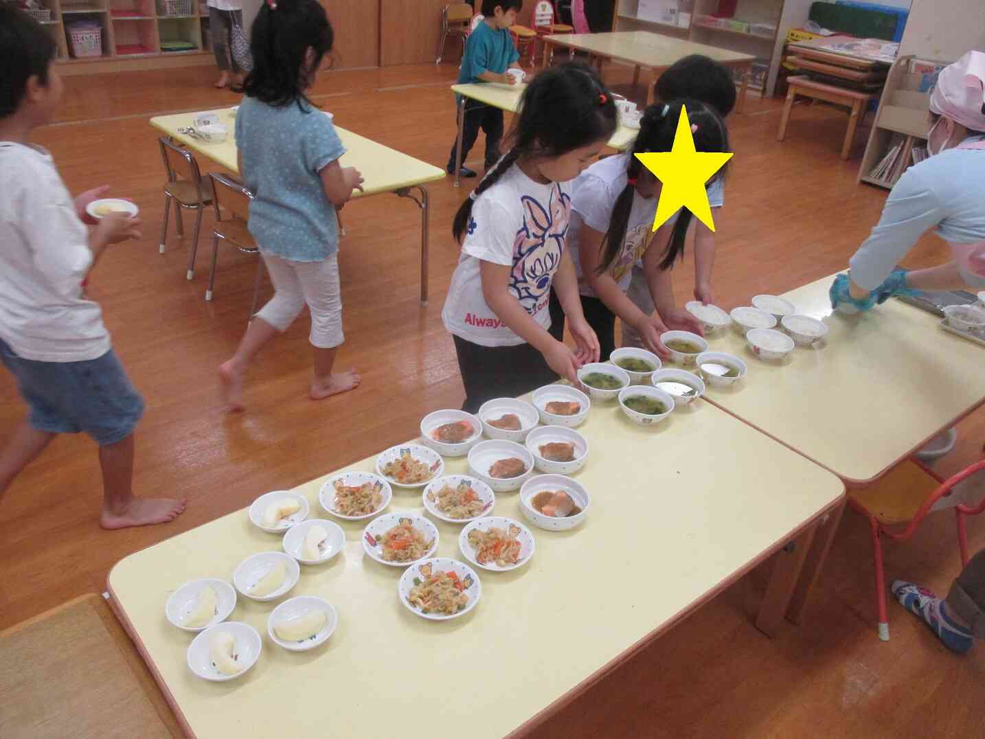 みんなが大好きな給食の時間♪(きりん・ぱんだ・ぞう組：３・４・５歳児)