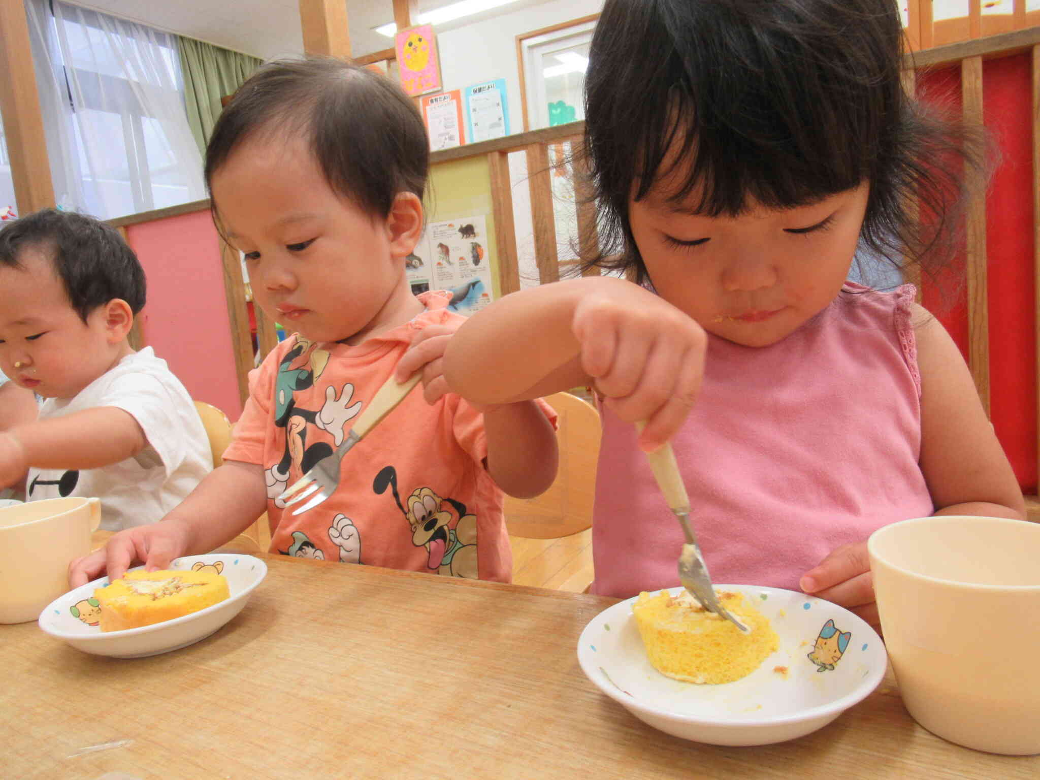 皆食べるのに夢中です！