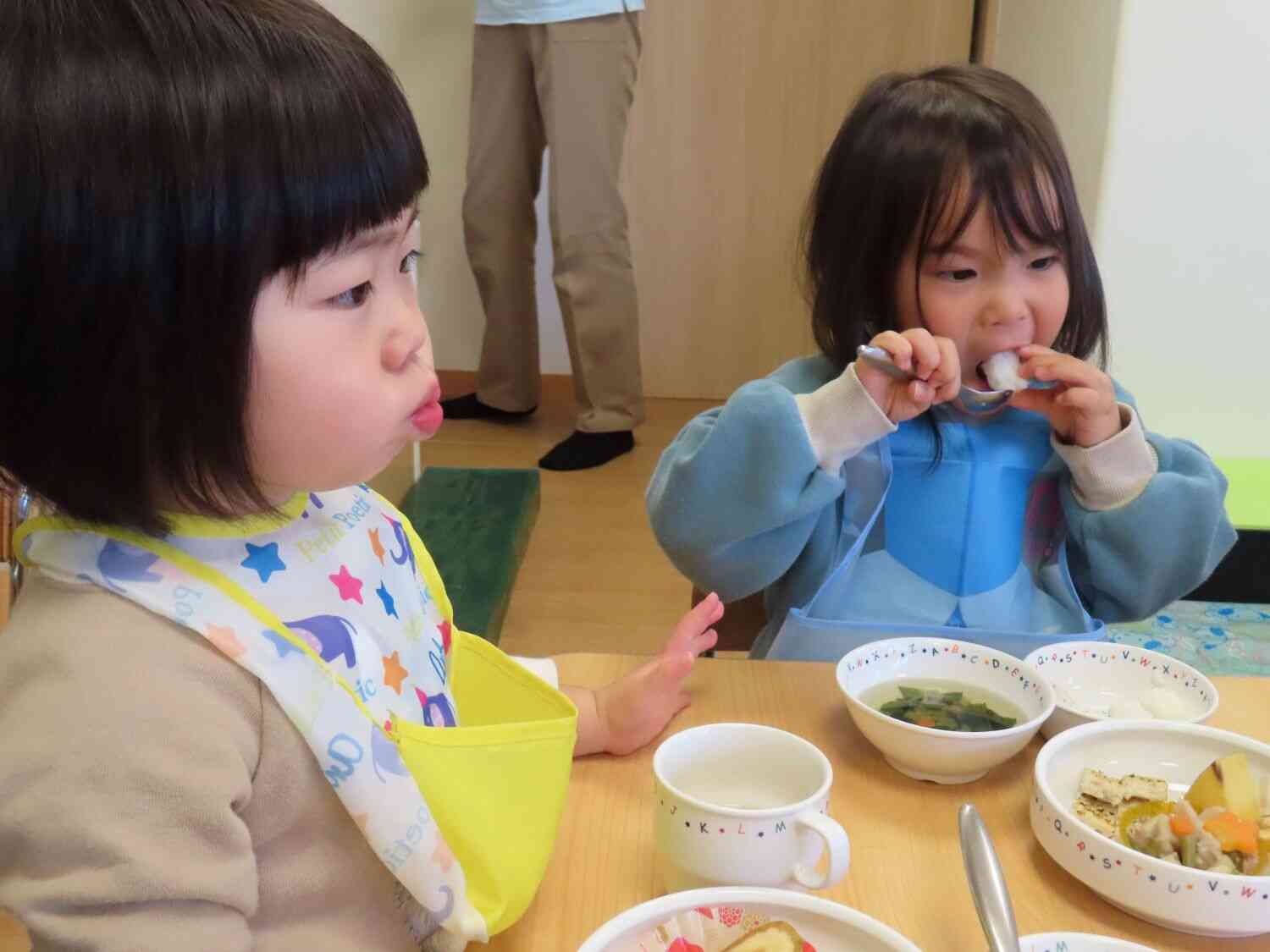 いつもは食べない食材を今日は食べてみる子も。