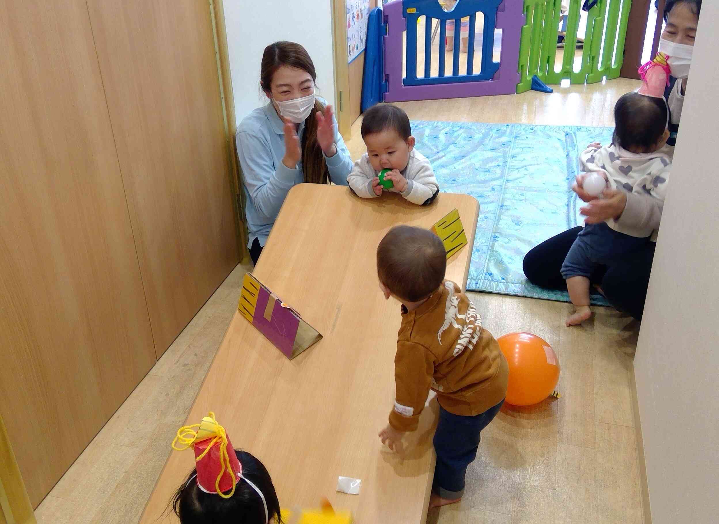 ボールが転がる様子が楽しくて、何度も繰り返して遊んでくれましたよ(*^-^*)