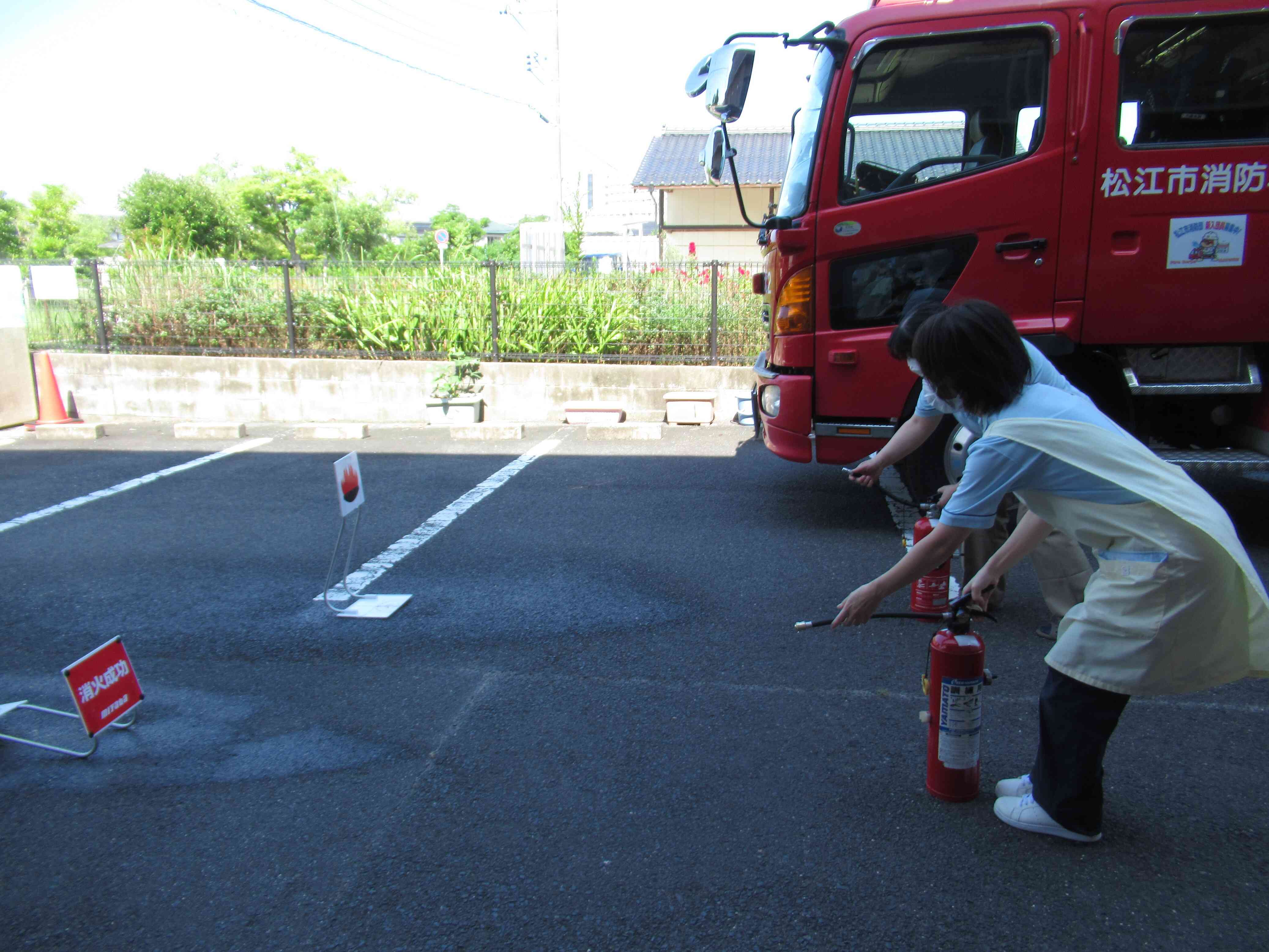 職員の消火訓練も行いました。