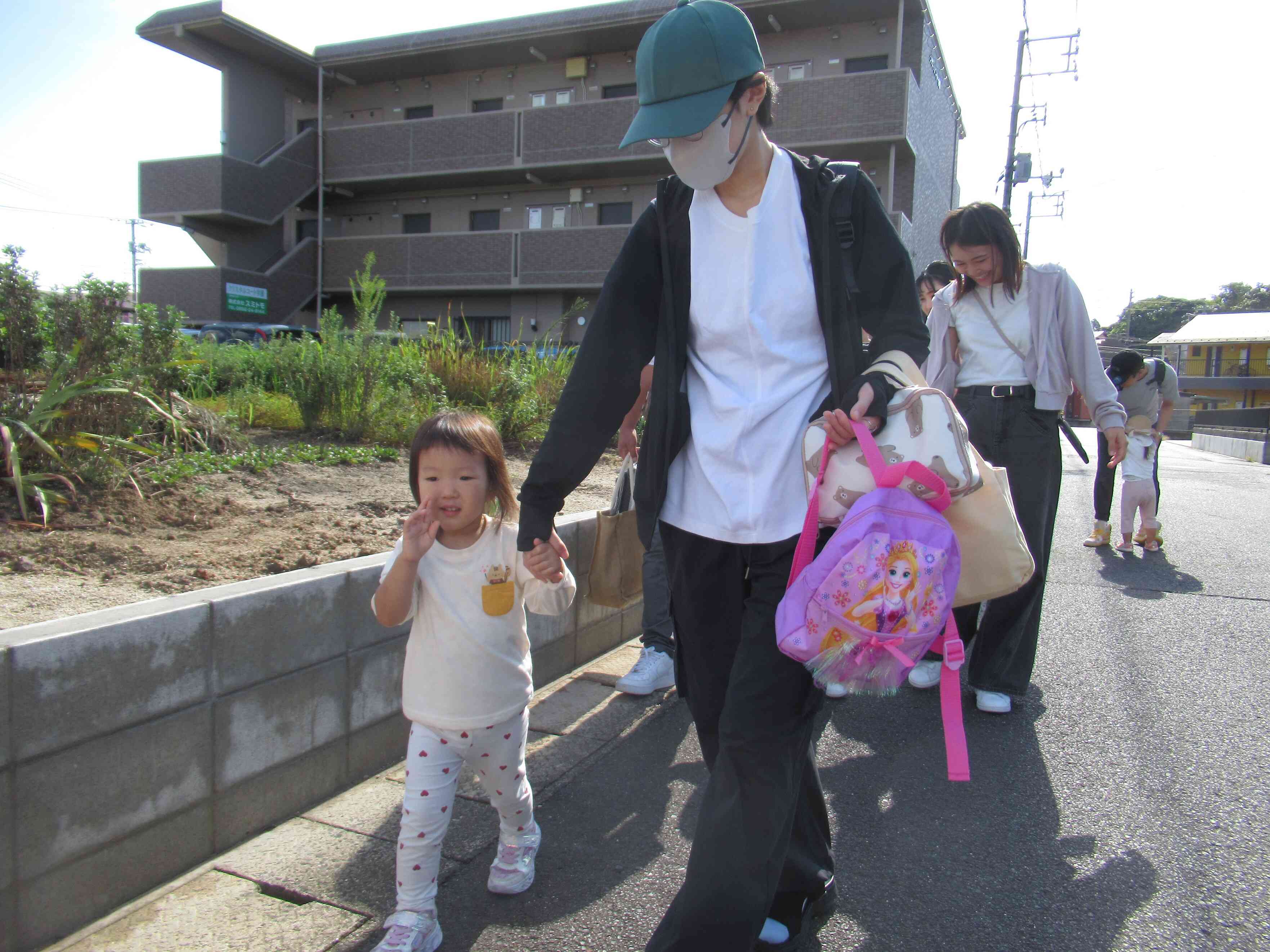 公園まで歩いていくよ!!