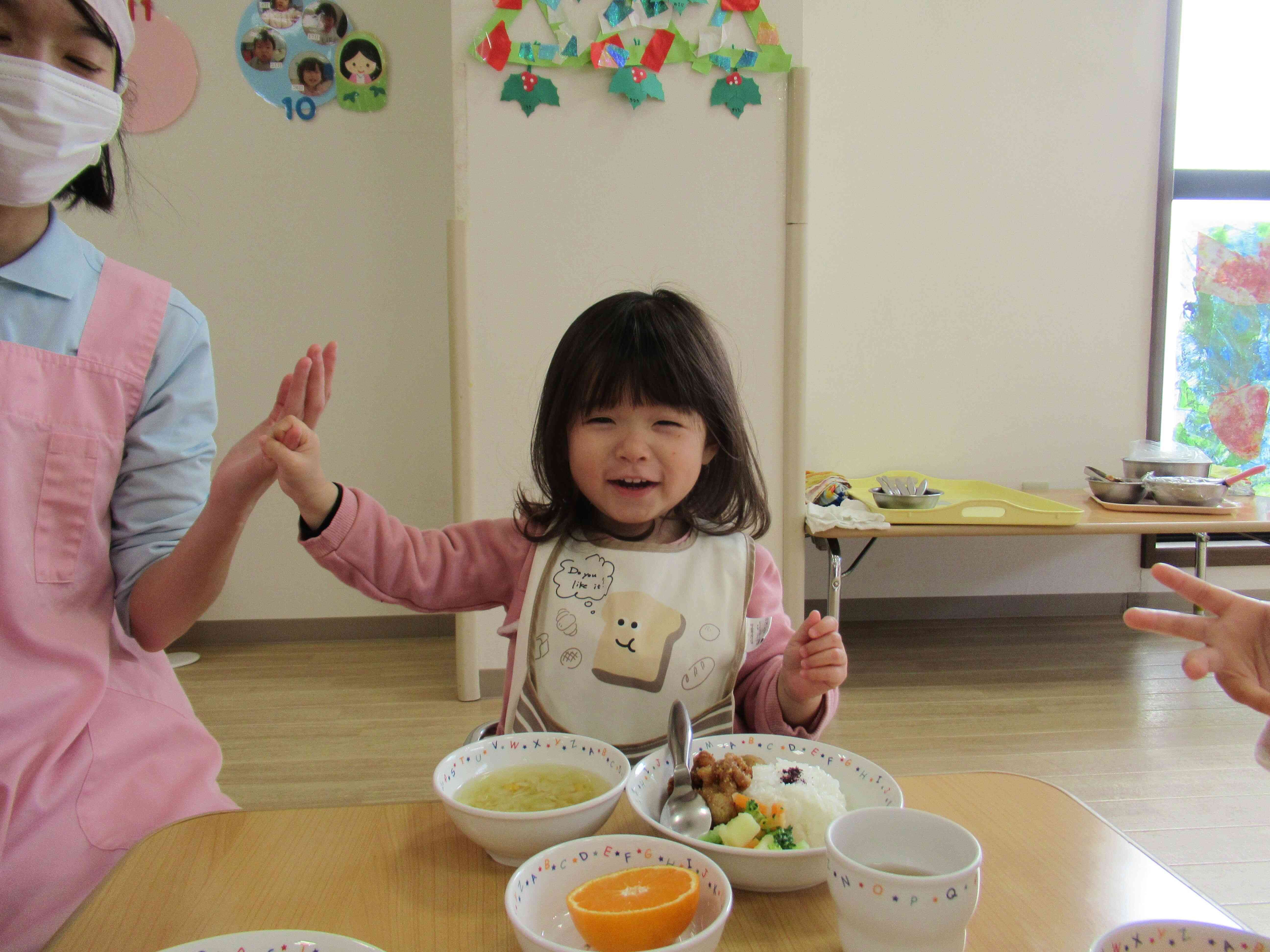 給食だ‼　嬉しいな。