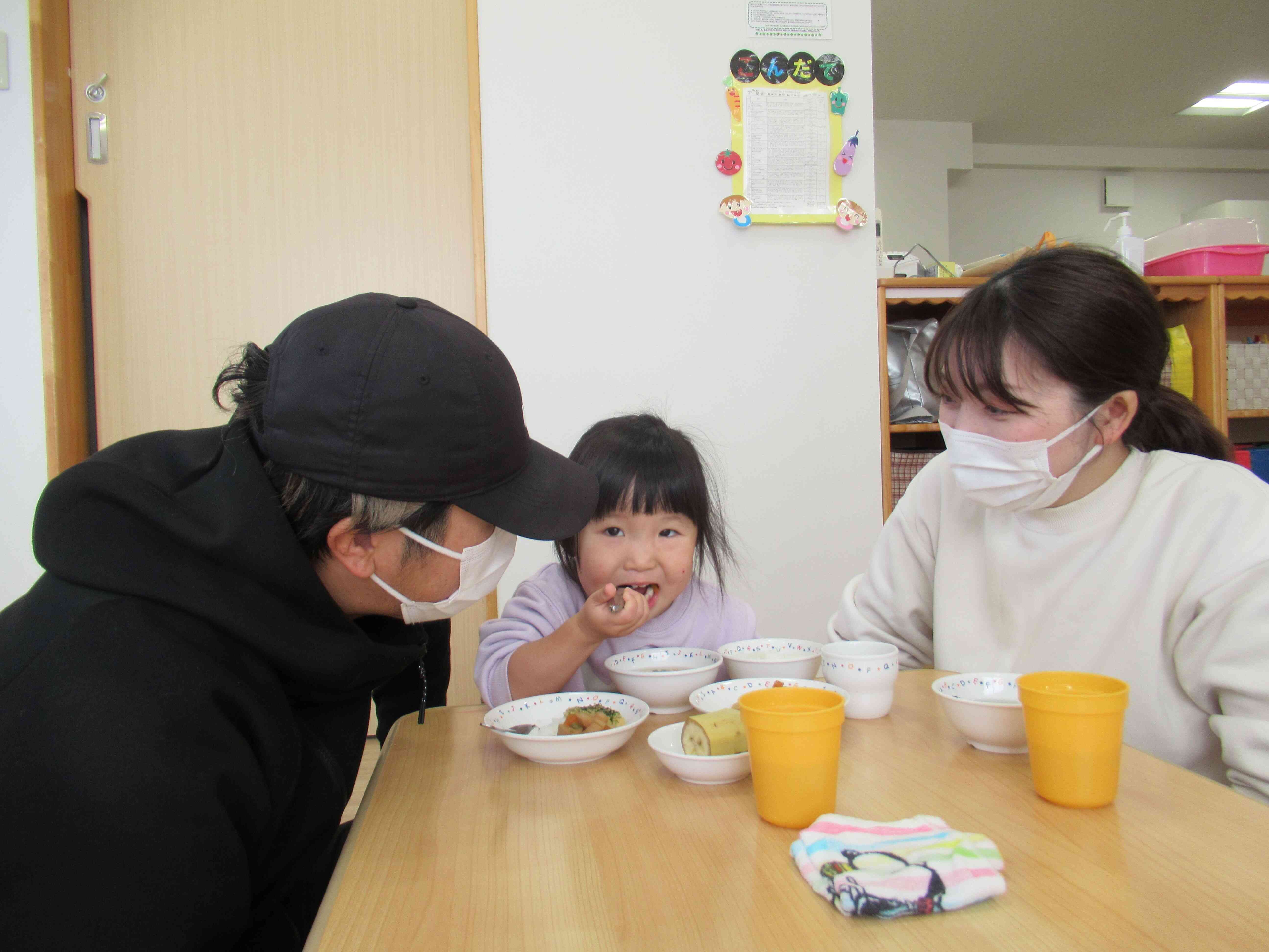 「みててね」一人でたくさん食べられるよ。