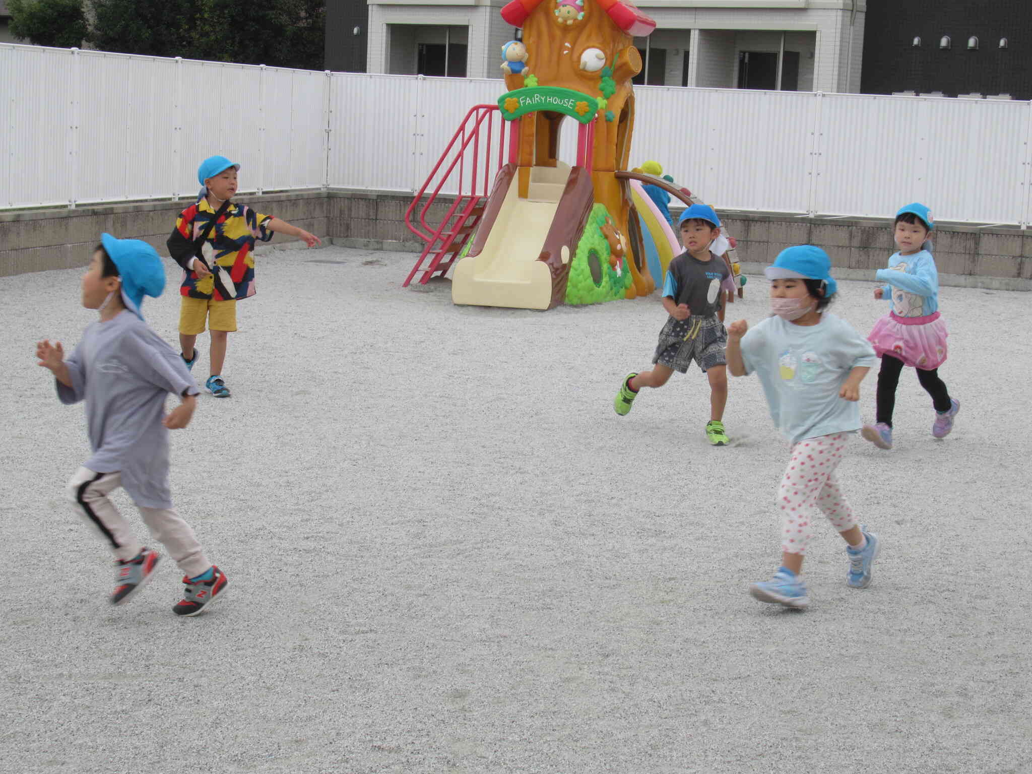 戸外あそびが気持ち良い季節になりました♬　4歳児