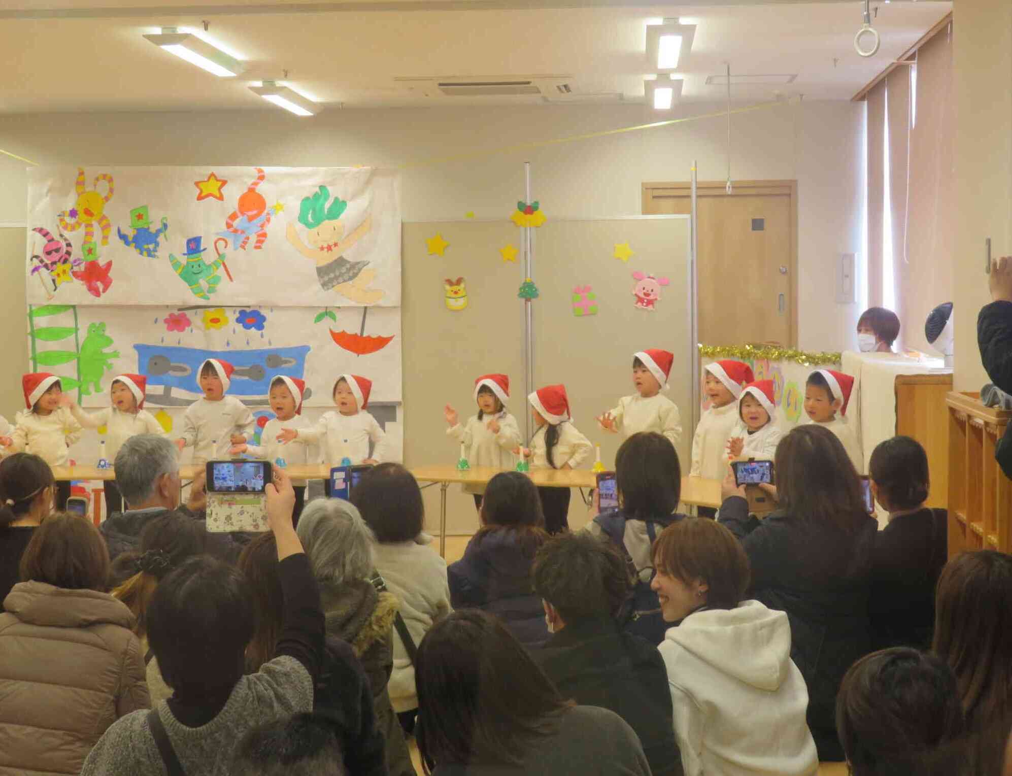 「まっかなおはなの～トナカイさんは～♬」3歳児ハンドベル♪