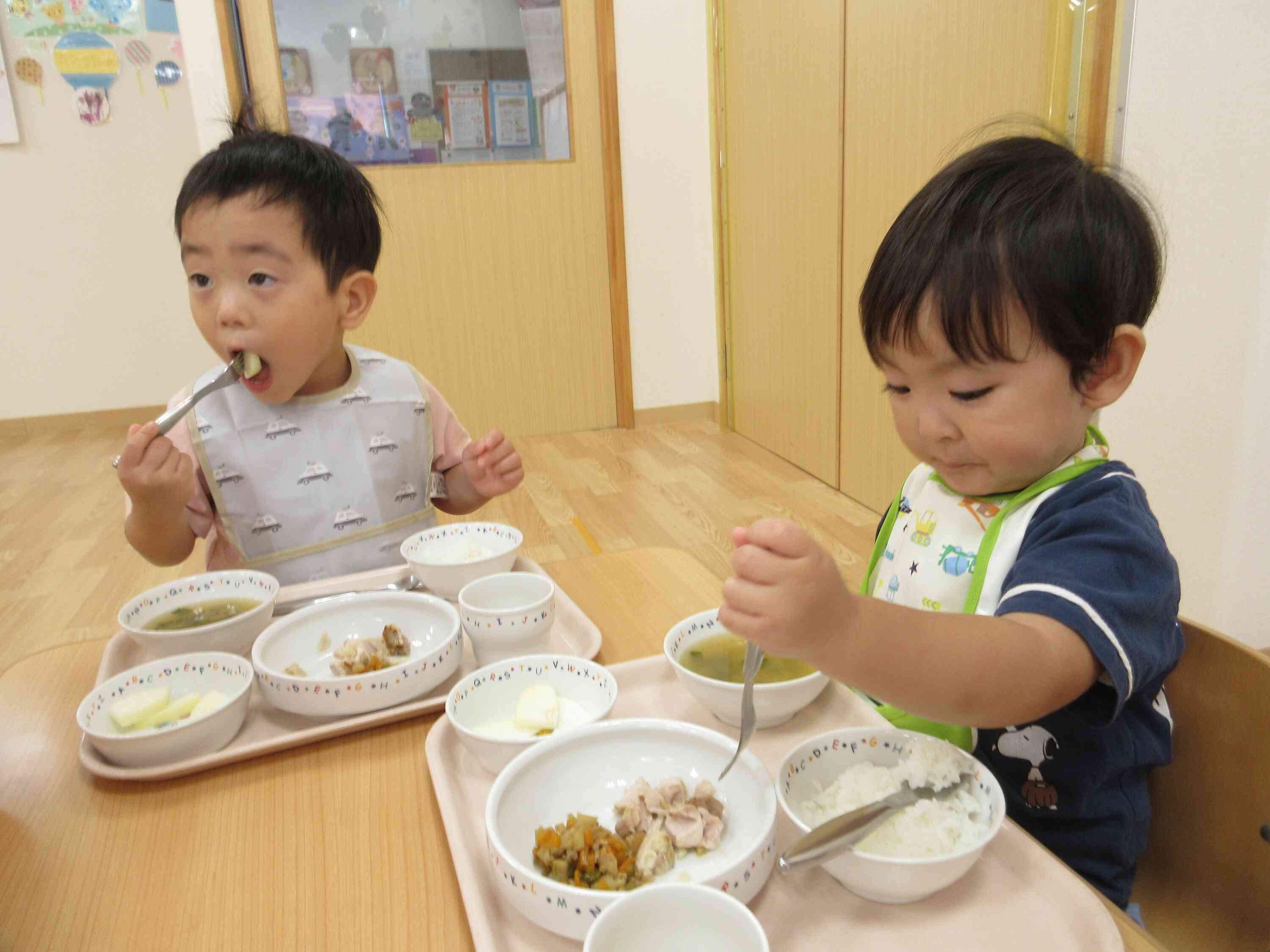 新しいお友だちもモリモリ食べていますよ♪