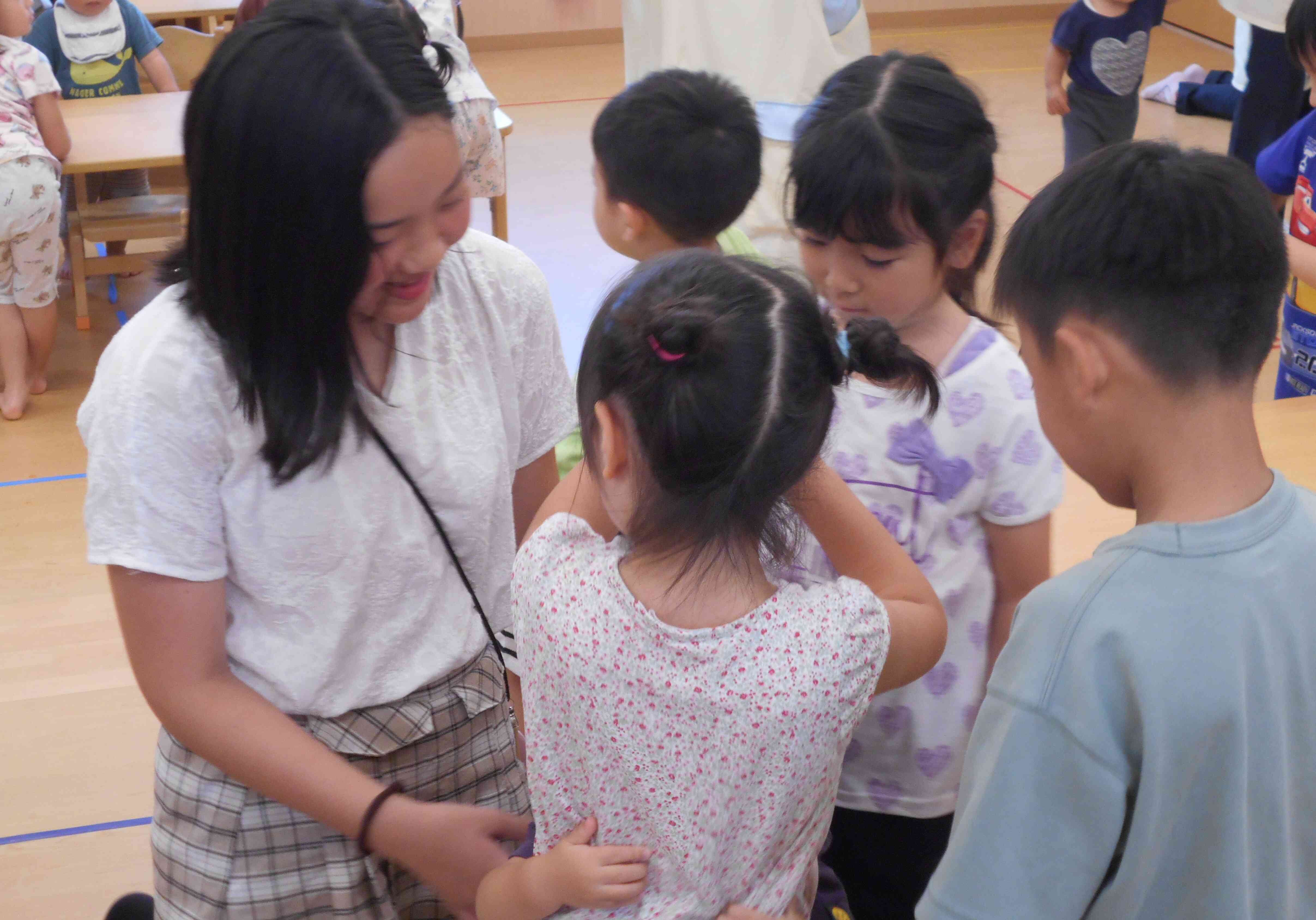 そしてもしかしたら一番喜んでいたのは先生たち！！卒園児の子たちの成長はもちろん、今頑張っていることや当時の保育園での出来事を話したり、先生たちの目にも涙がありました！！子どもたちだけでなく職員にとっても本当に嬉しい一日になりました！！