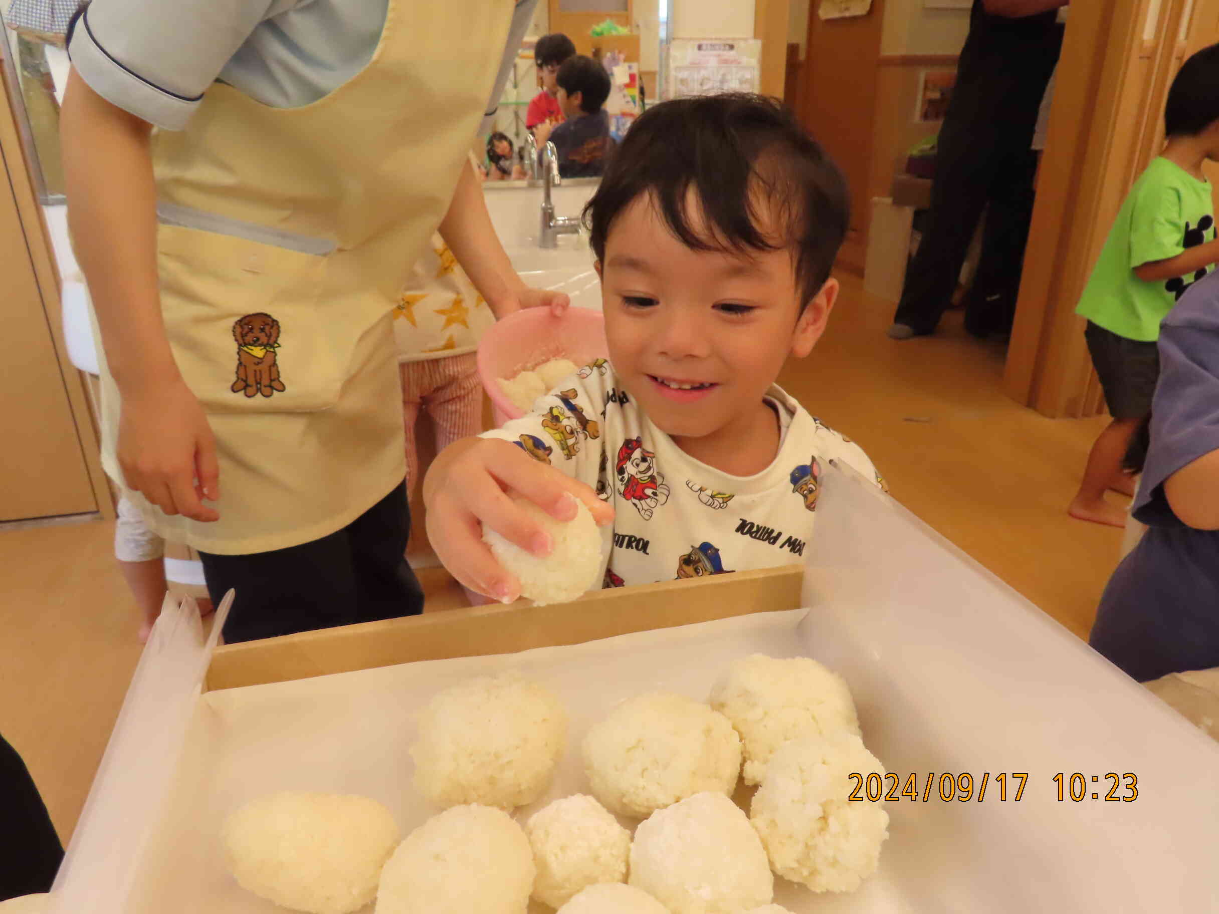 みんなでお月見団子をつくりました！！～3歳児～