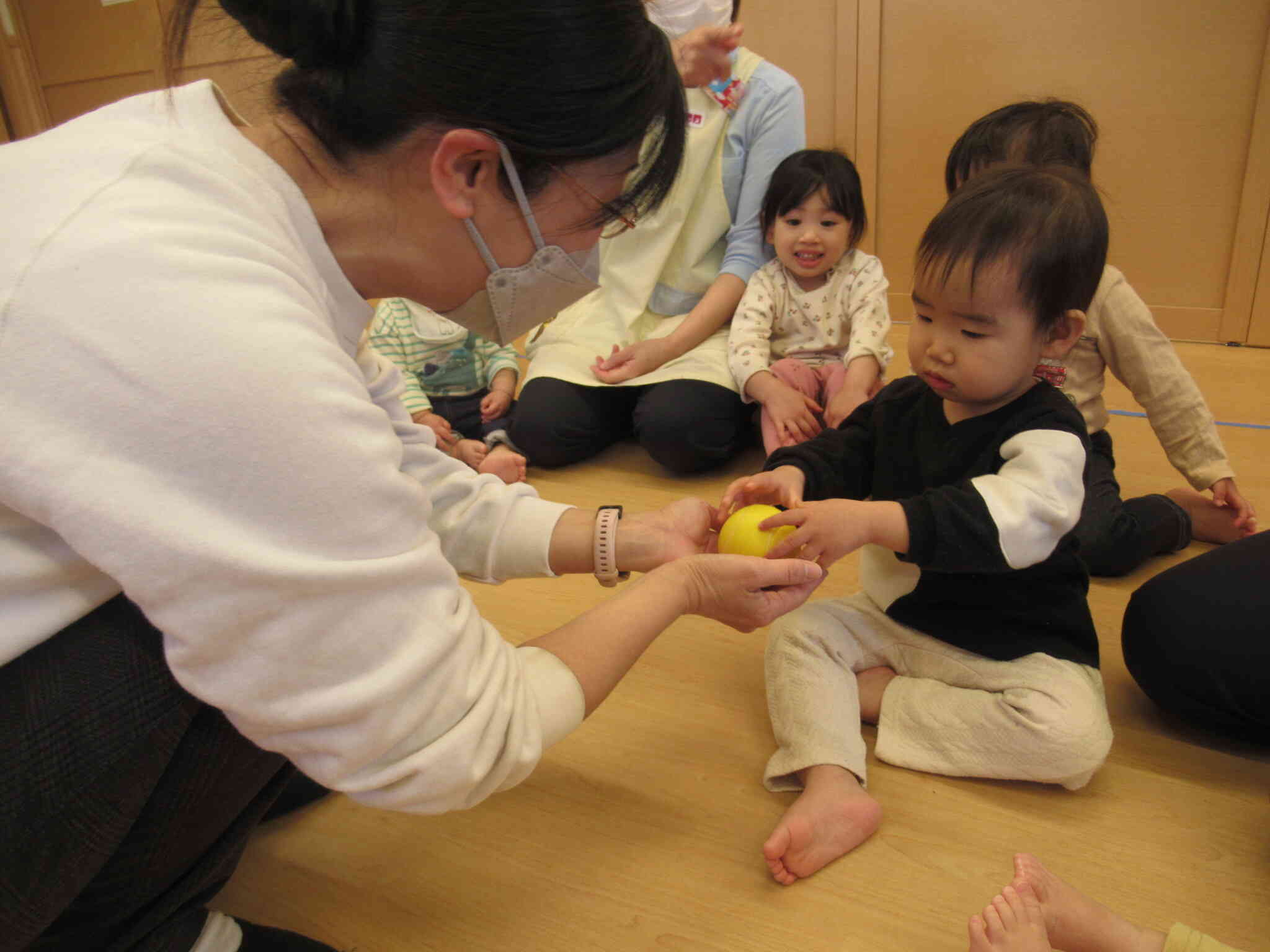 はい、どうぞ♪　1歳児