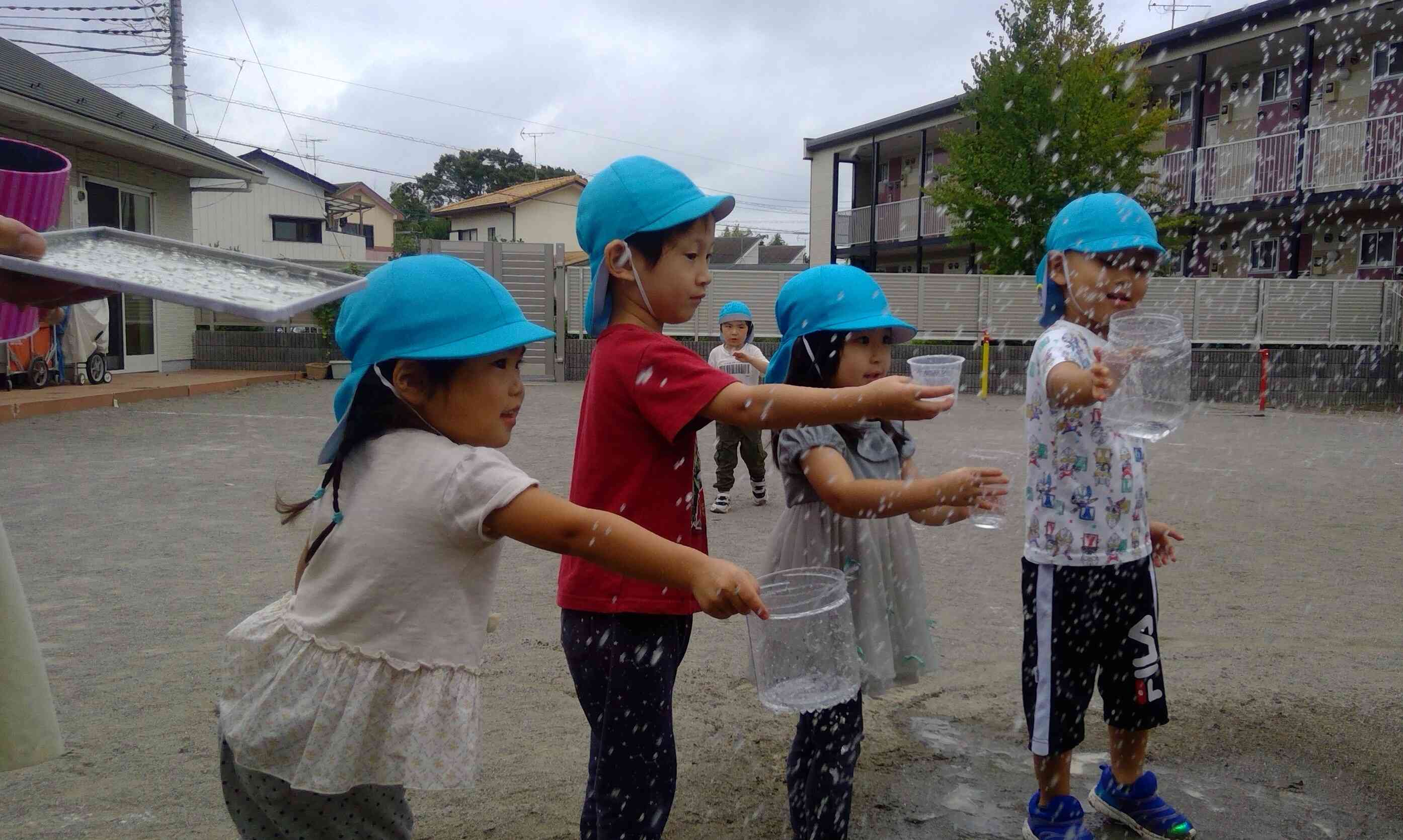 雨がふってきたぁ〰！