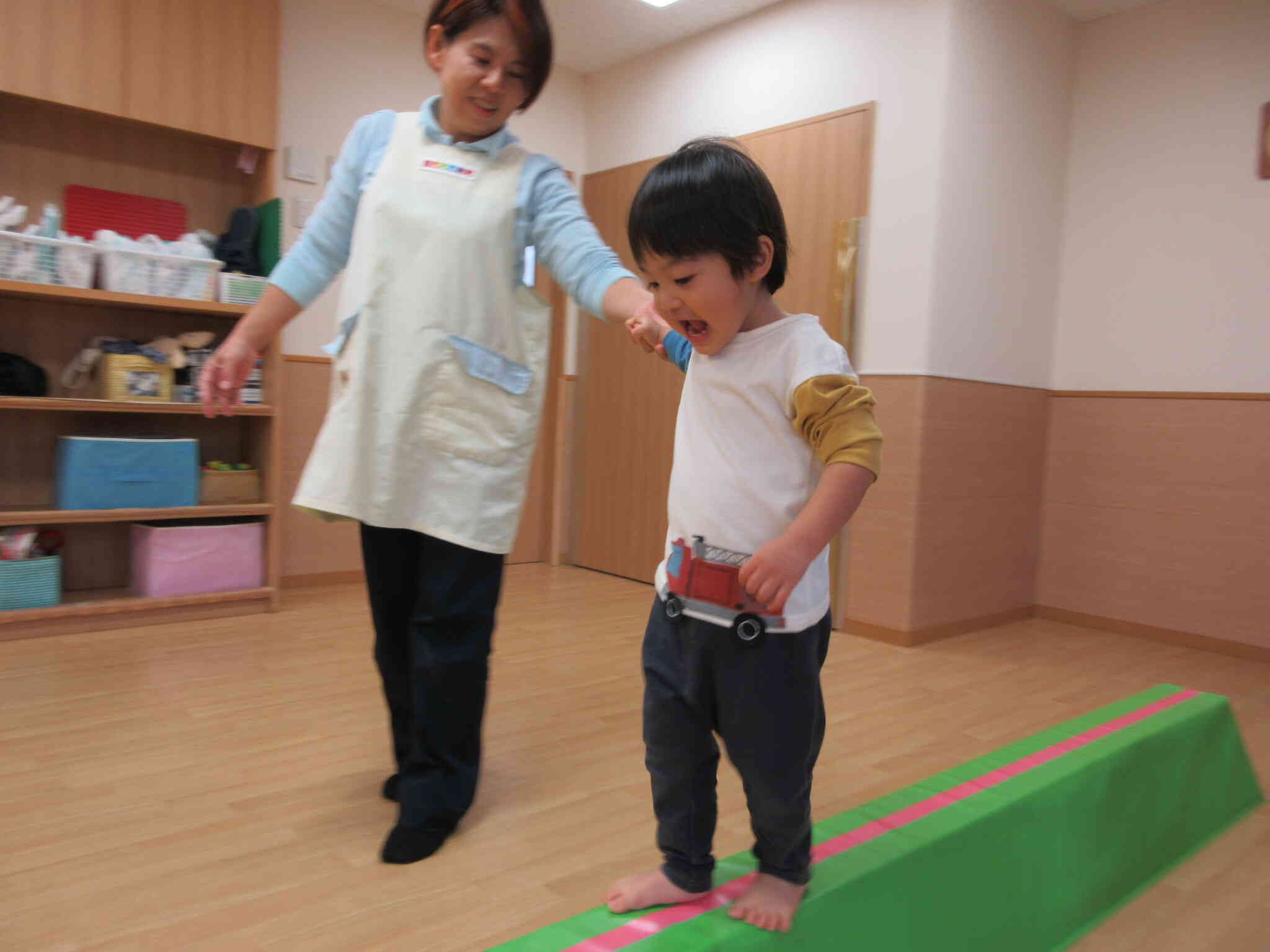 室内あそびの様子（あひる組：1歳児）