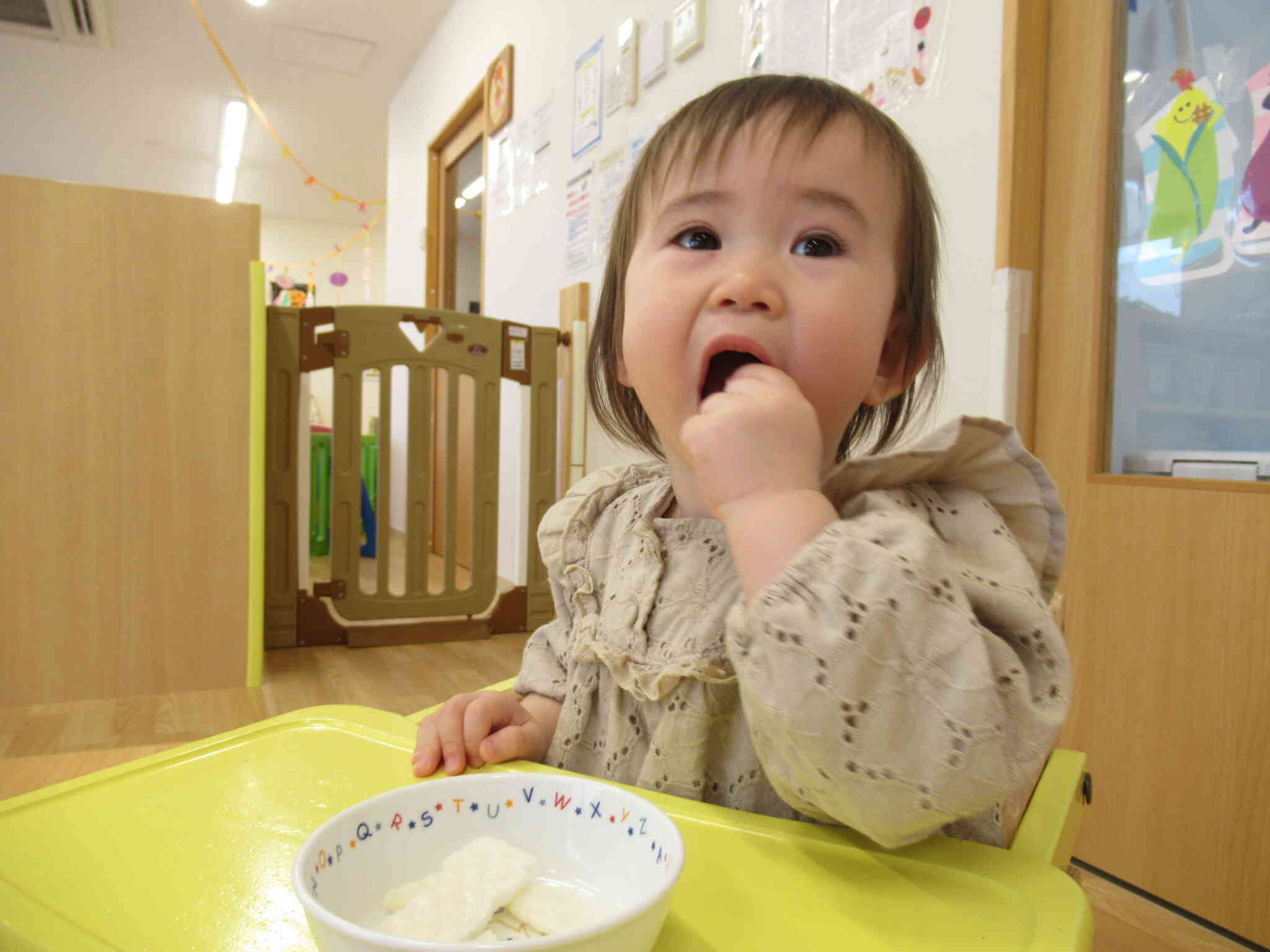 おやつを食べて、今日もいっぱい遊ぶぞ～！