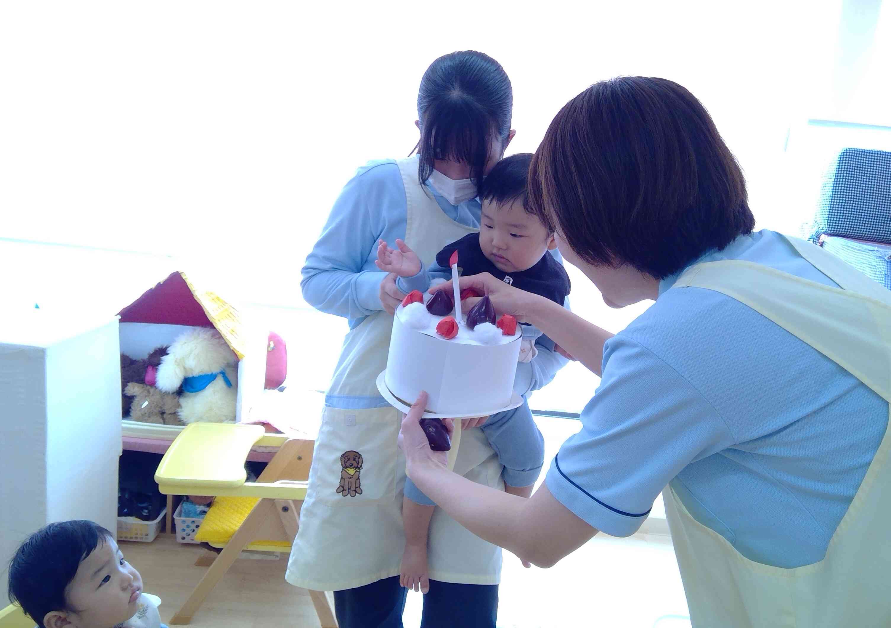 おいものお誕生ケーキを先生と一緒に完成させたよ！