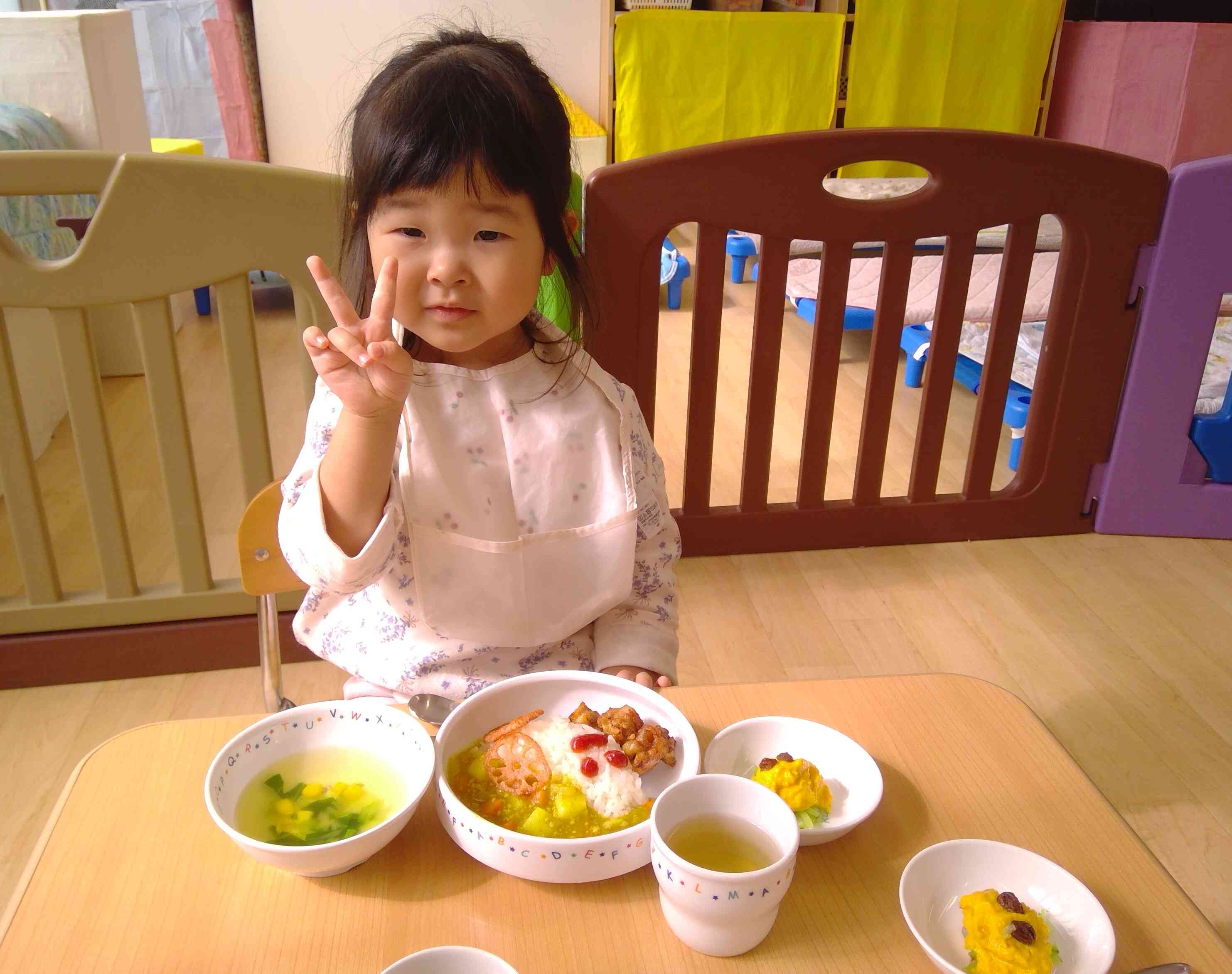 給食はおばけカレーだよ！