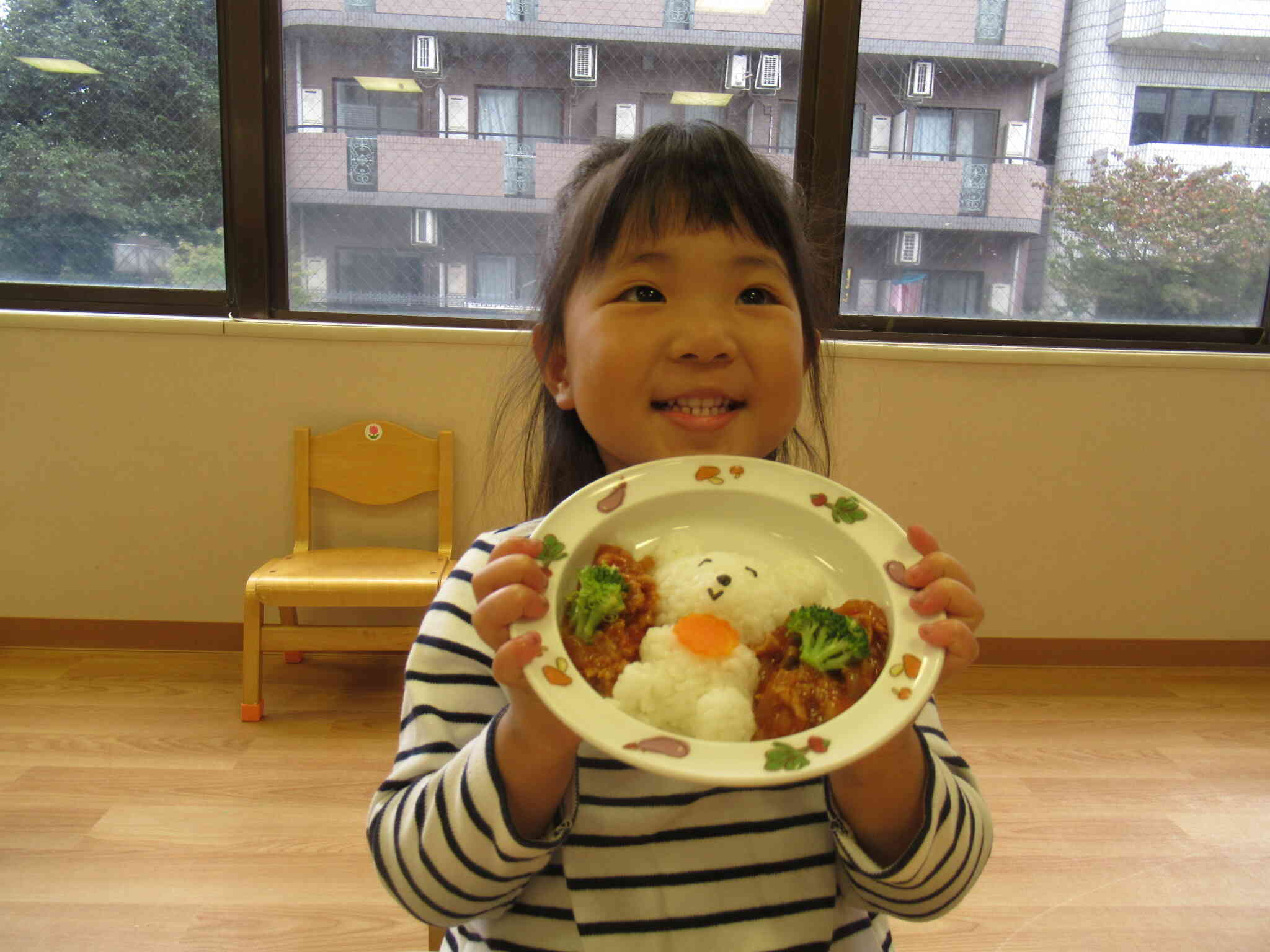 給食はかわいいくまさんのカレーだったよ！