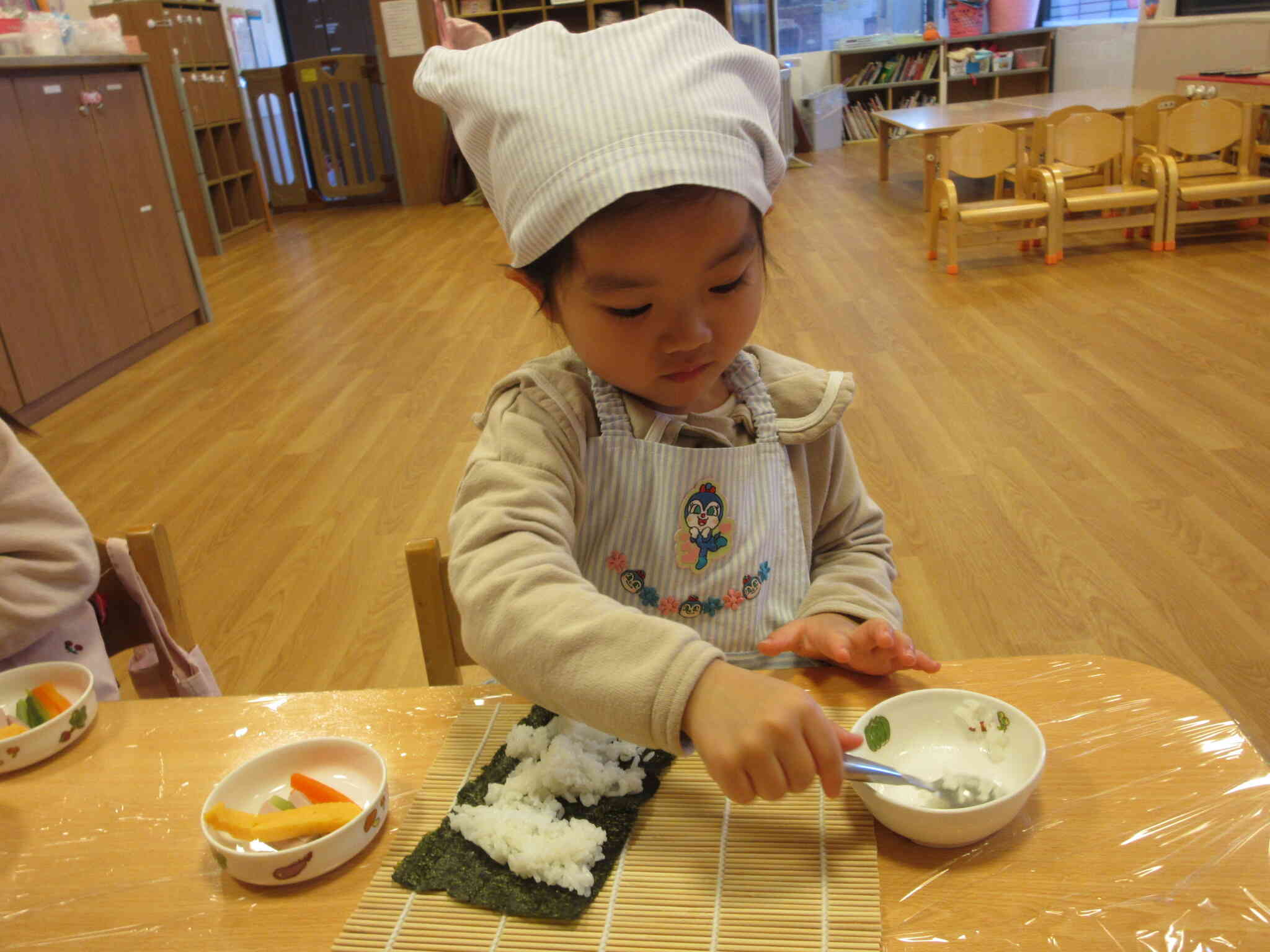 恵方巻きを作ったよ！(2歳児)