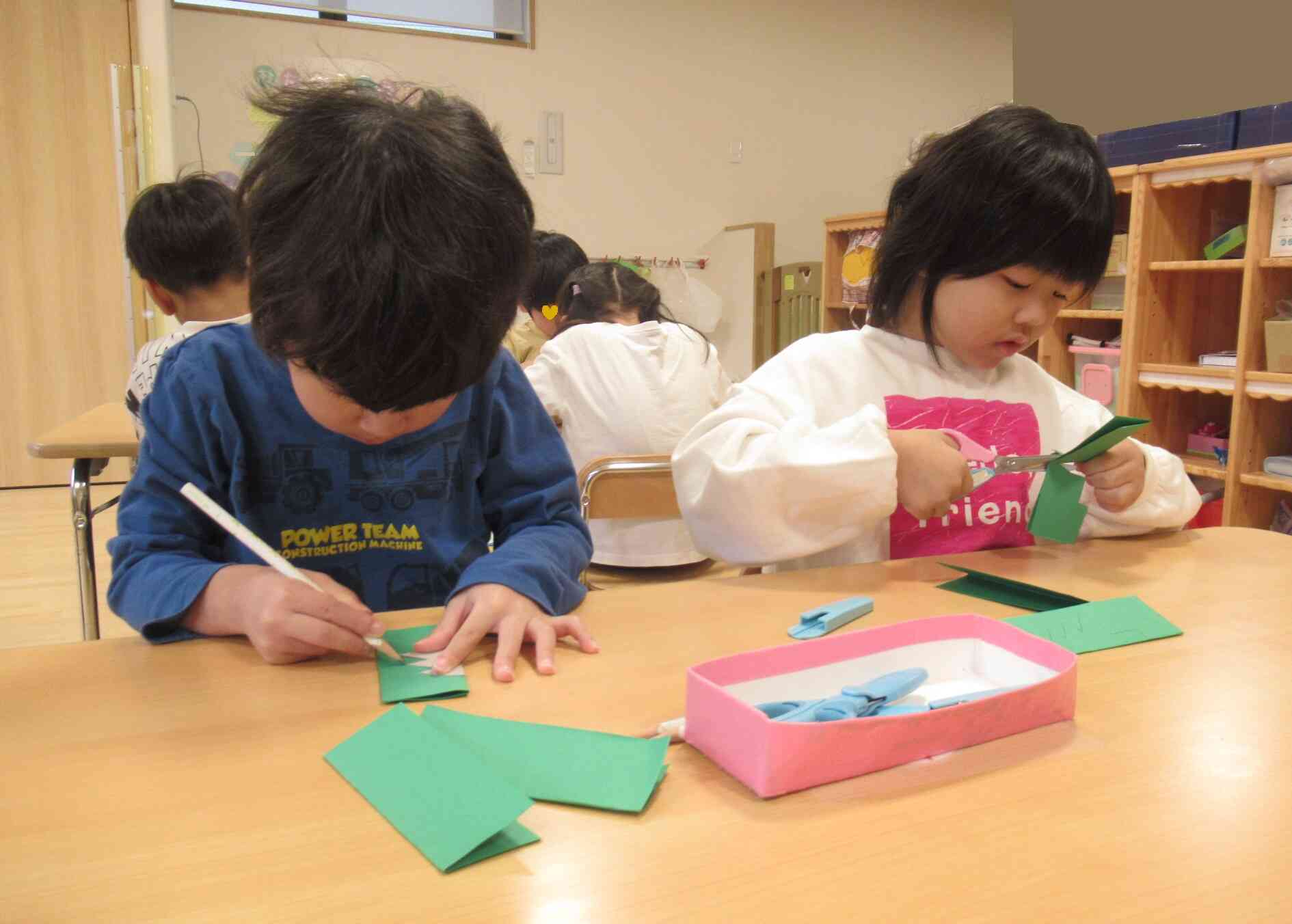 クリスマスのおしたく（きりん組：5歳児）