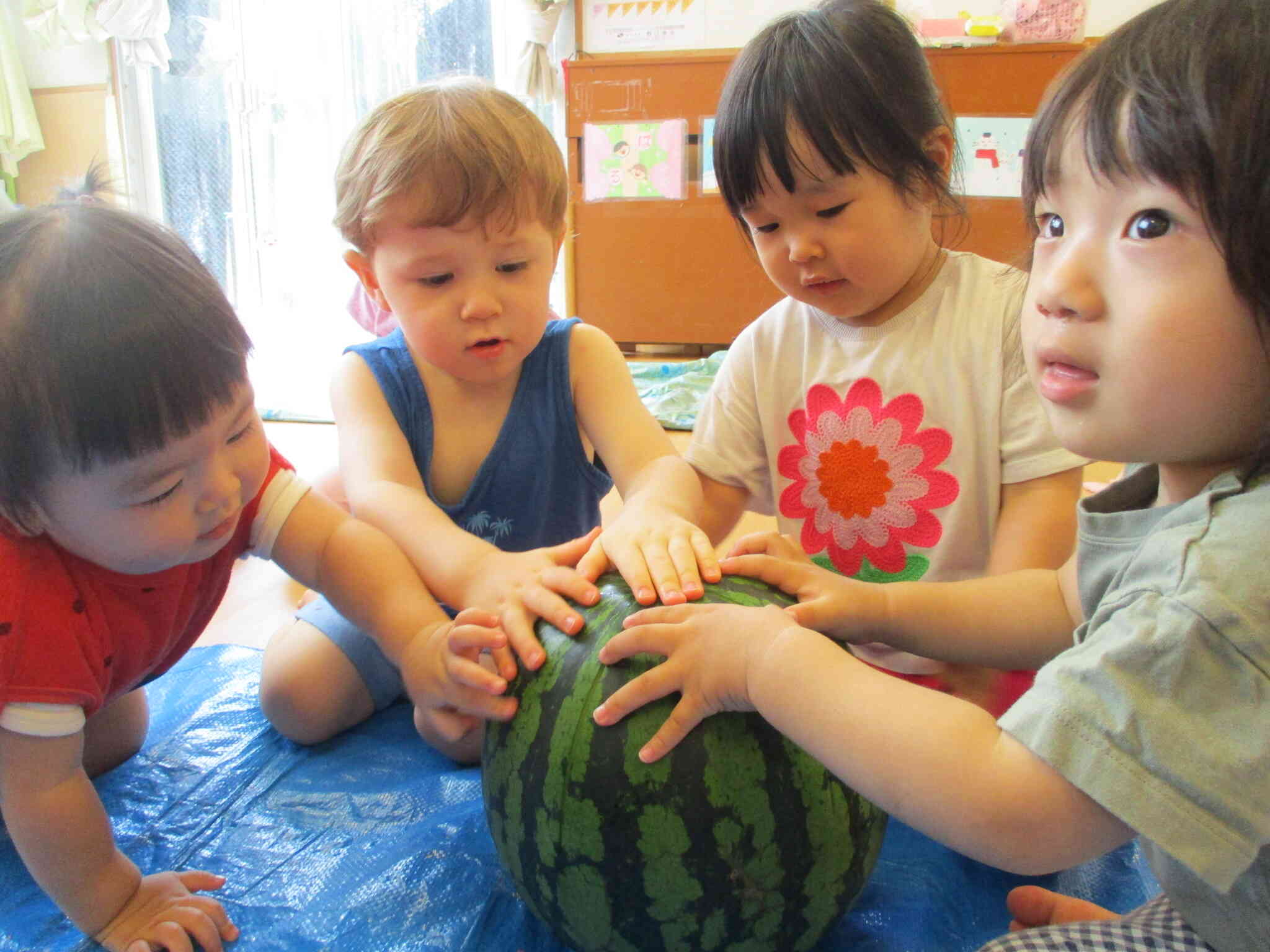 １歳児さんは興味津々！