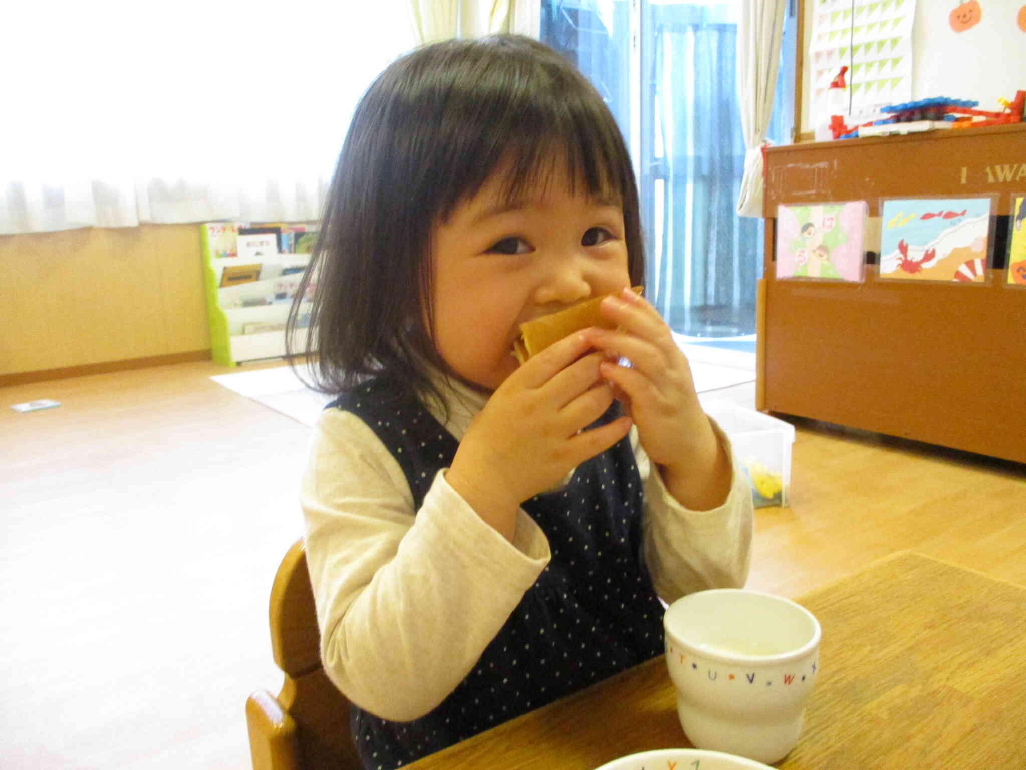 大きなお口で食べるよ