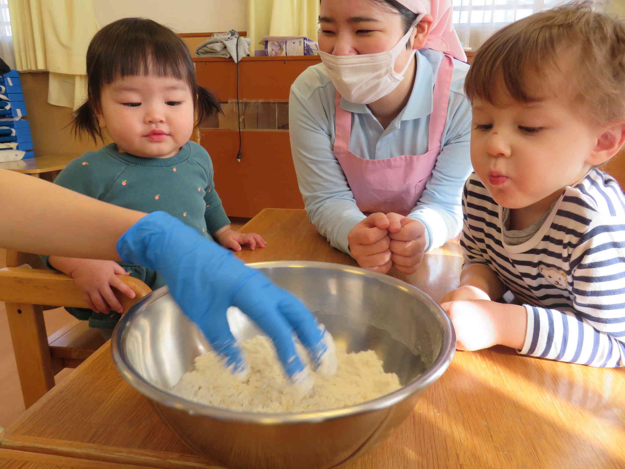 うどん作り（1歳児クラス）